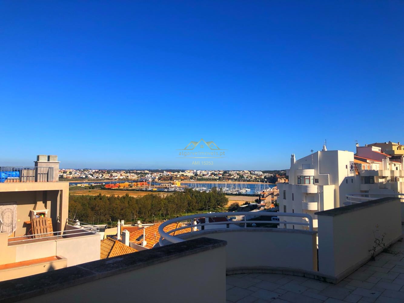 Fantastic Penthouse overlooking Praia da Rocha