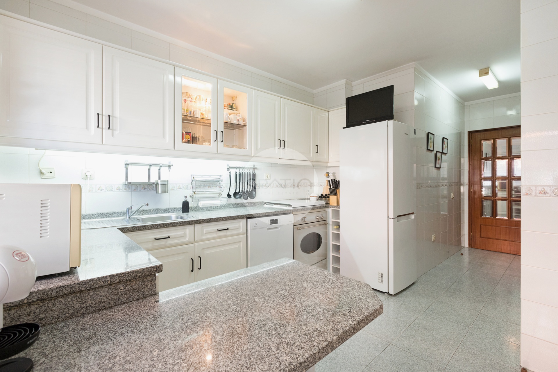 Apartamento T2 com garagem * Caulinos