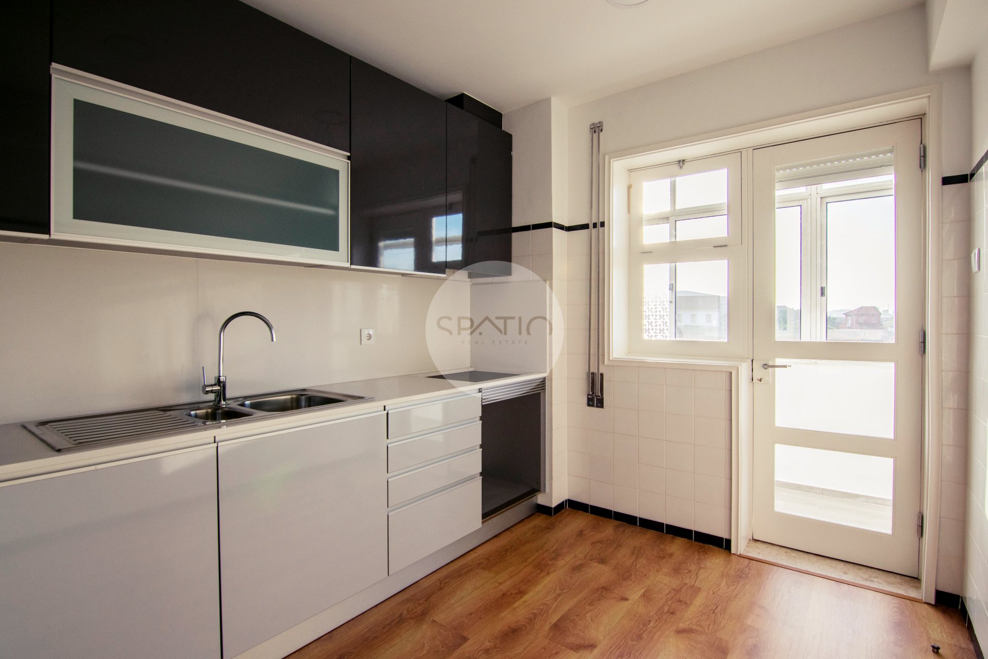 Apartamento T2 C/ Garagem Box * Devesas * V.N.Gaia