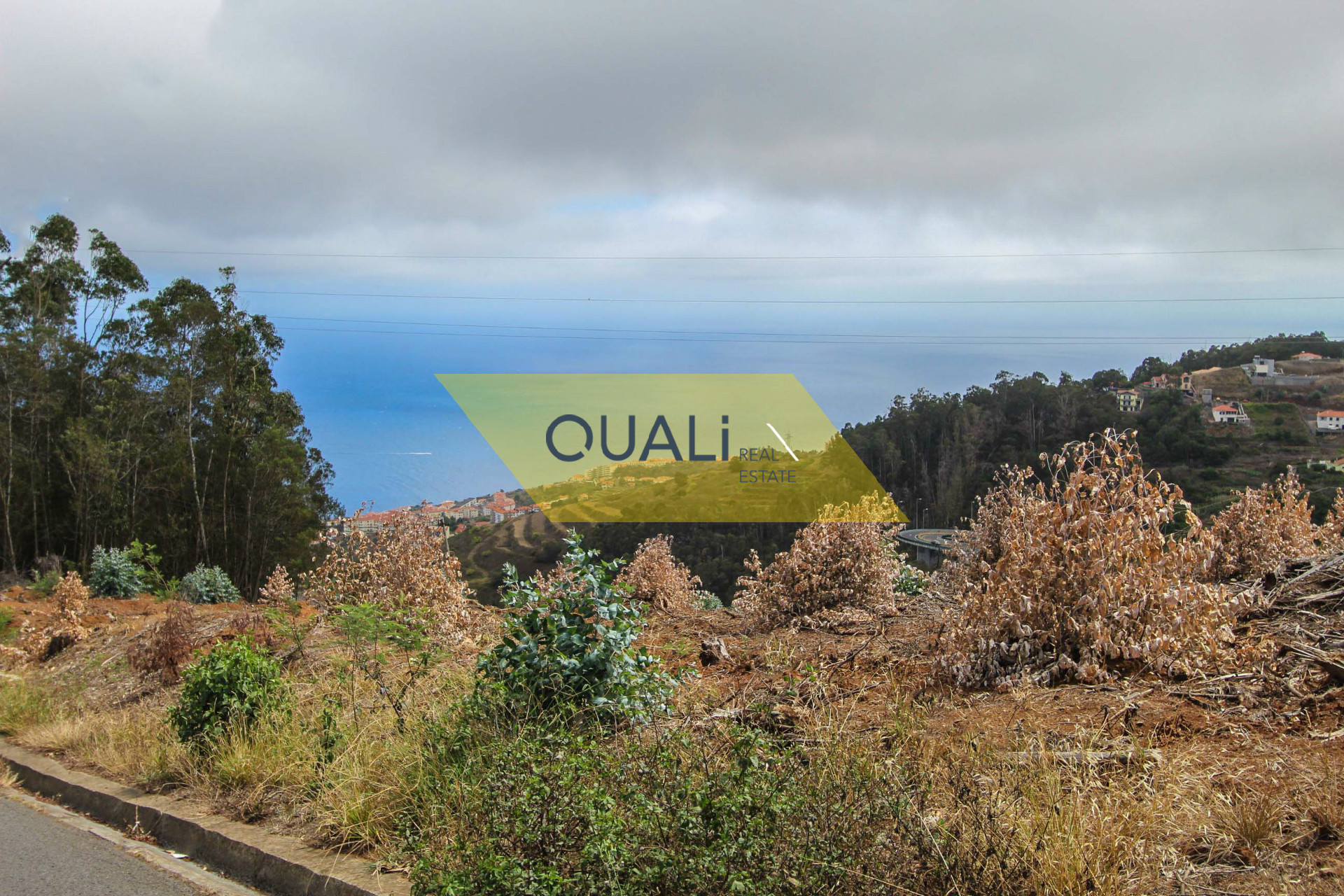 Grundstück mit 3140m2 - Caniço  - € 90.000,00