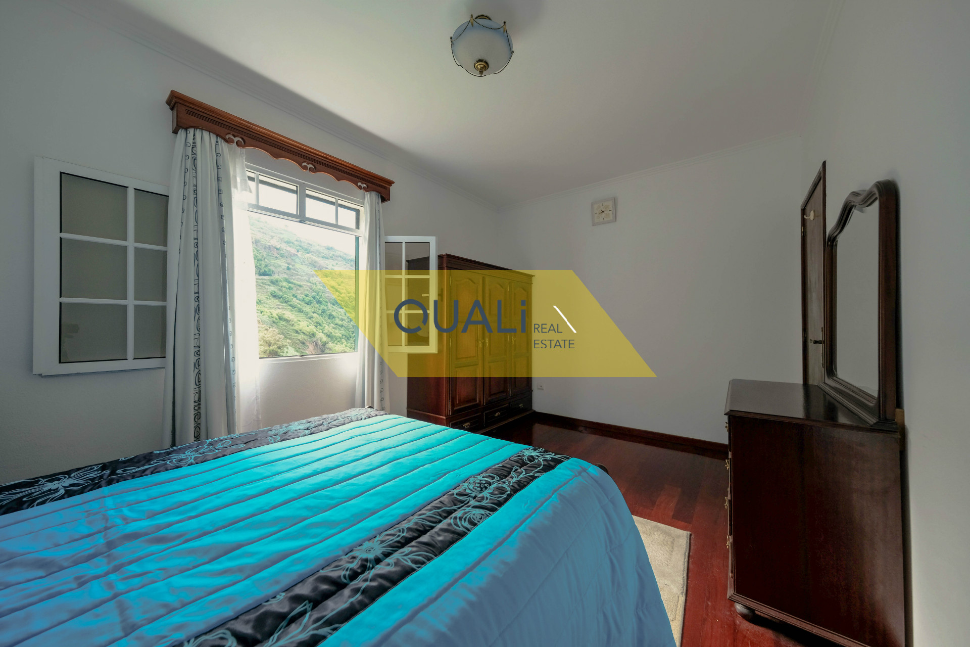 Moradia isolada t3 com garagem grande e sótão com vista mar por € 205.000,00