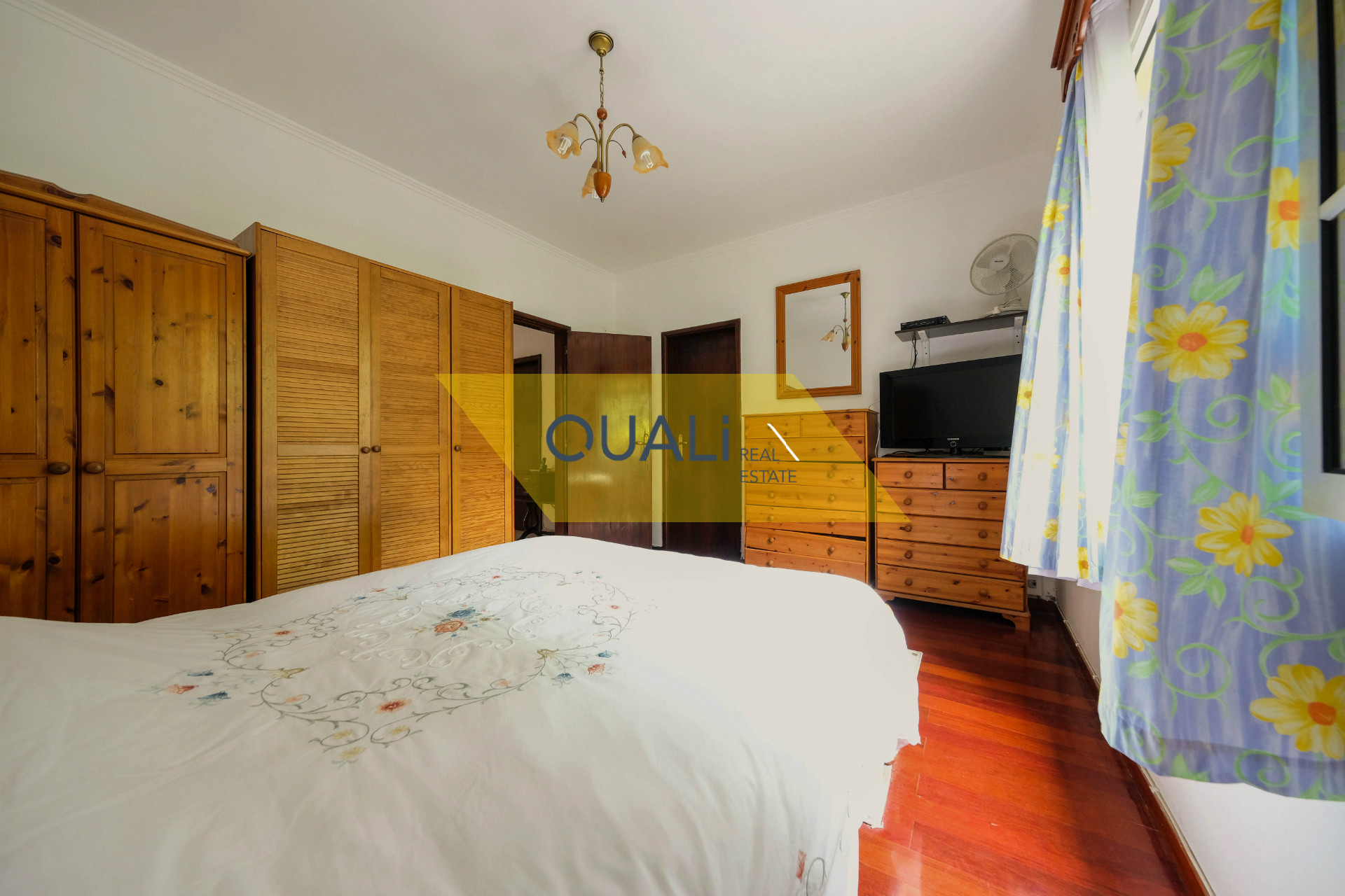 Moradia isolada t3 com garagem grande e sótão com vista mar por € 205.000,00