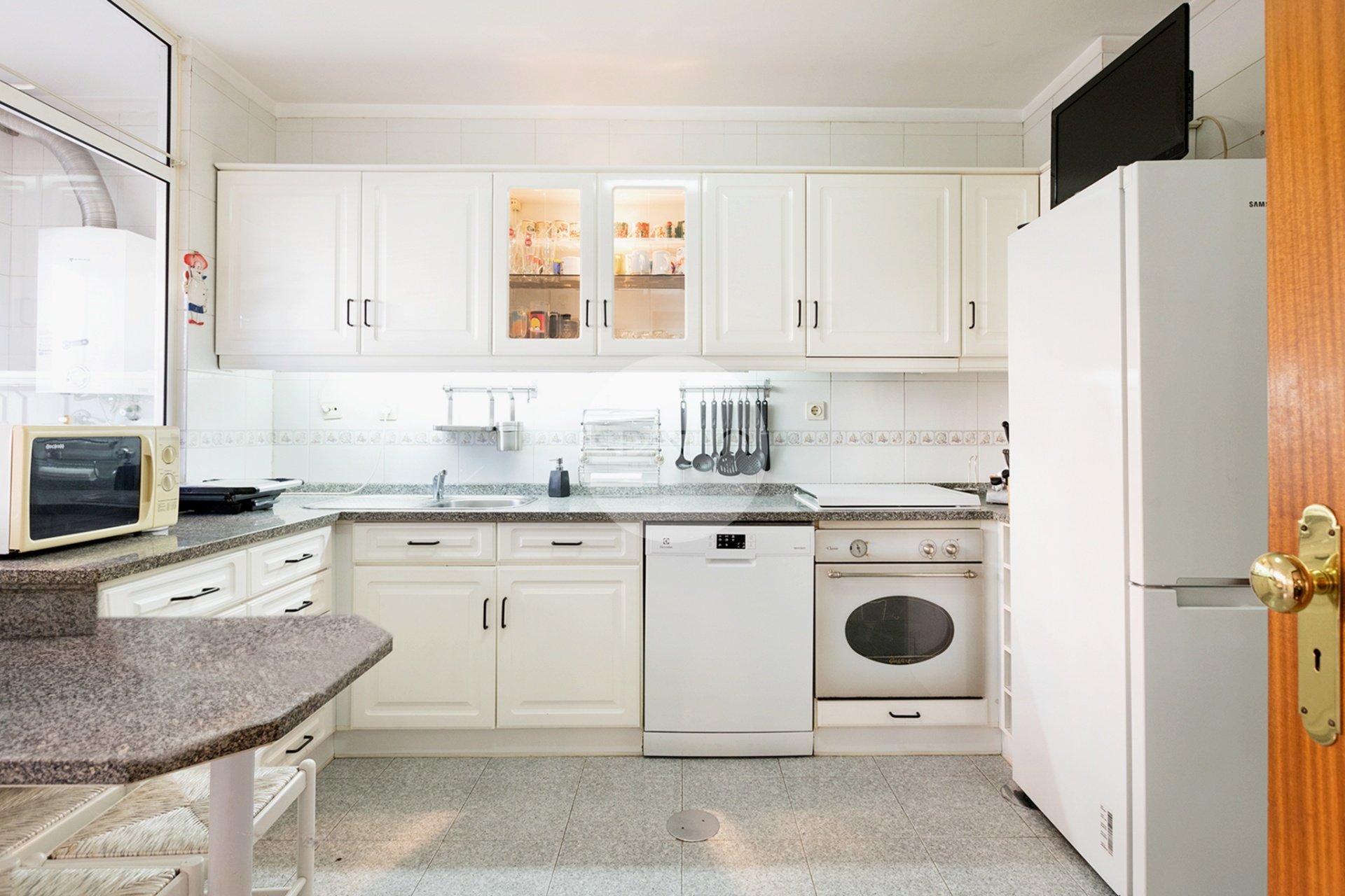 Apartamento T2 com garagem * Caulinos