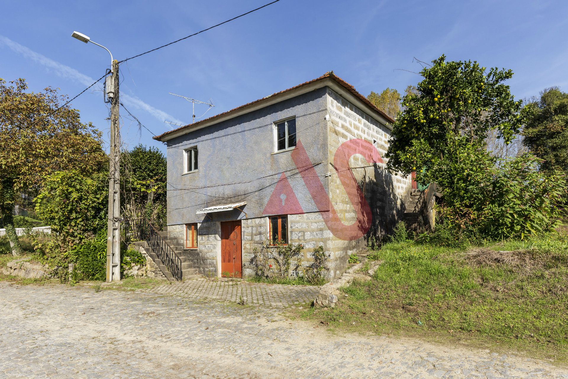 Moradia T2 para restauro em Tagilde, Vizela