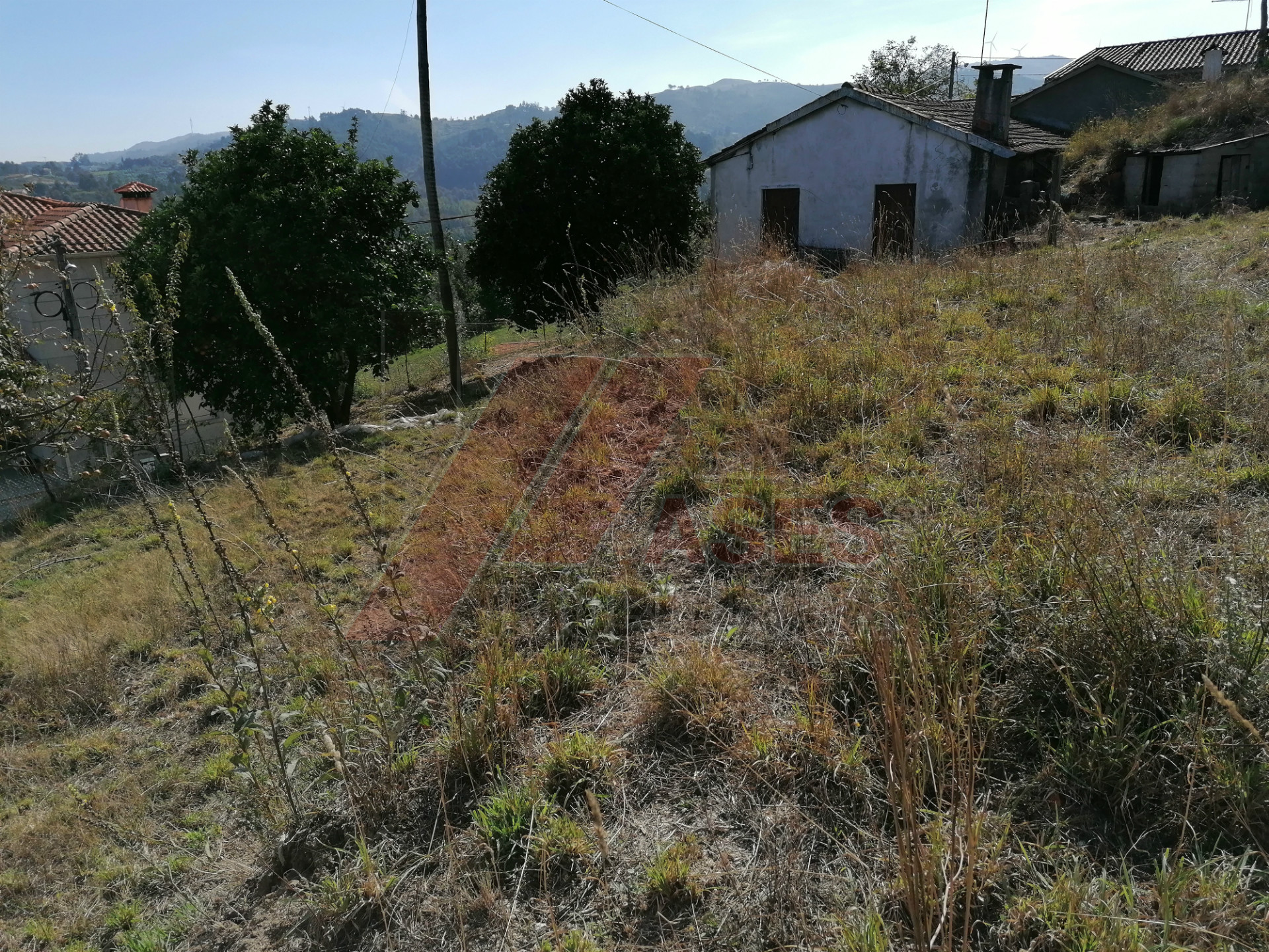 Moradia para restauro em Petimão