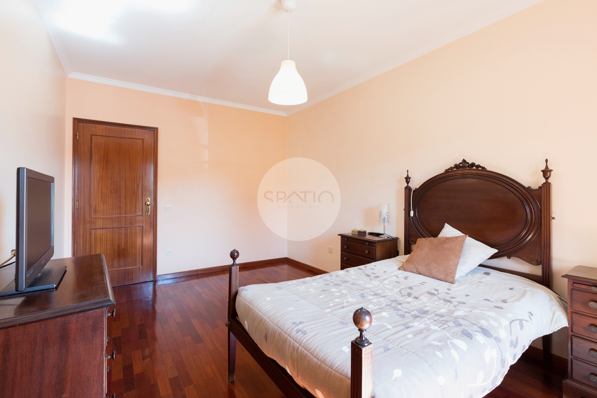 Apartamento T2 com garagem * Caulinos