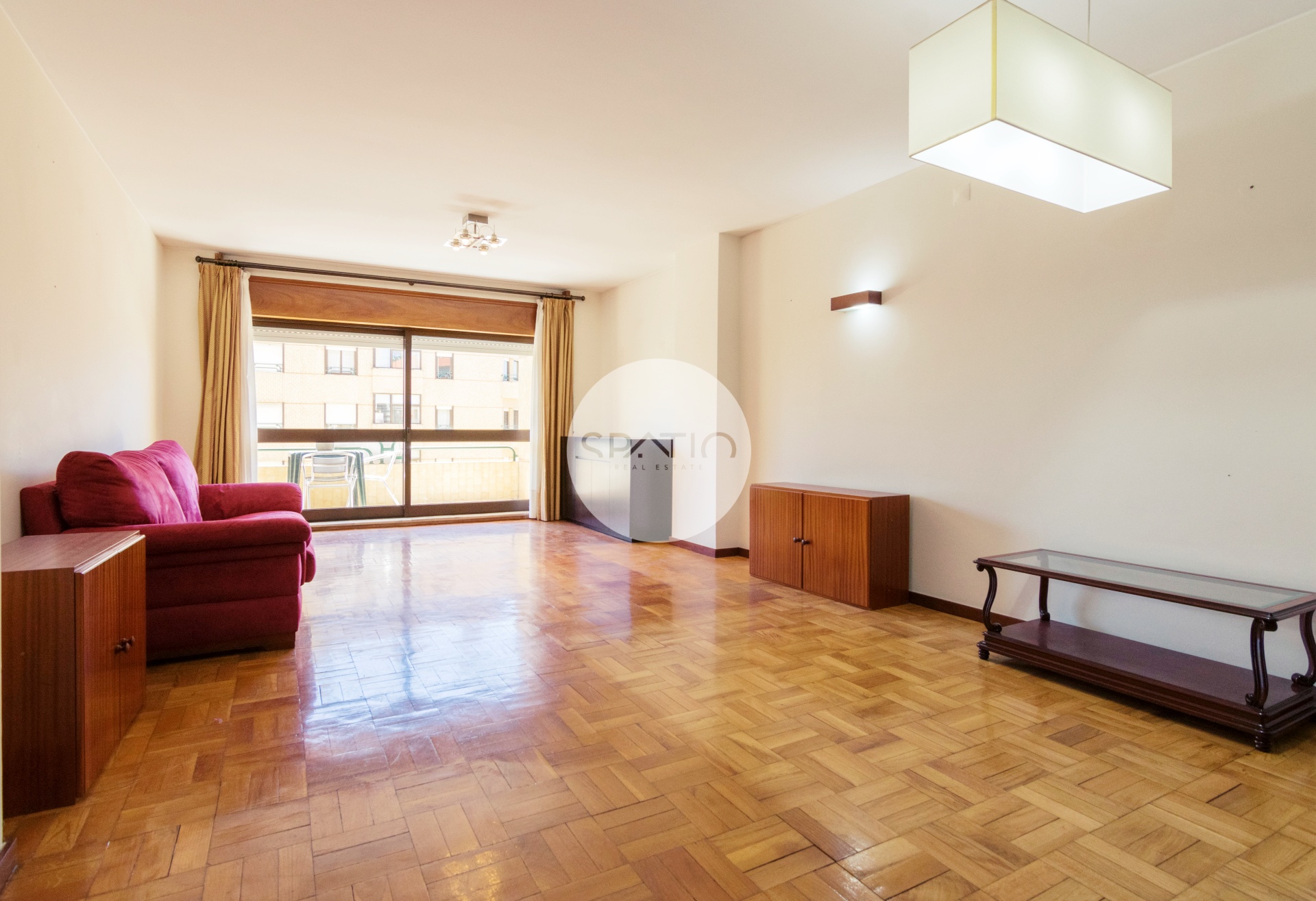 Apartamento T4 * Rua Oliveira Monteiro