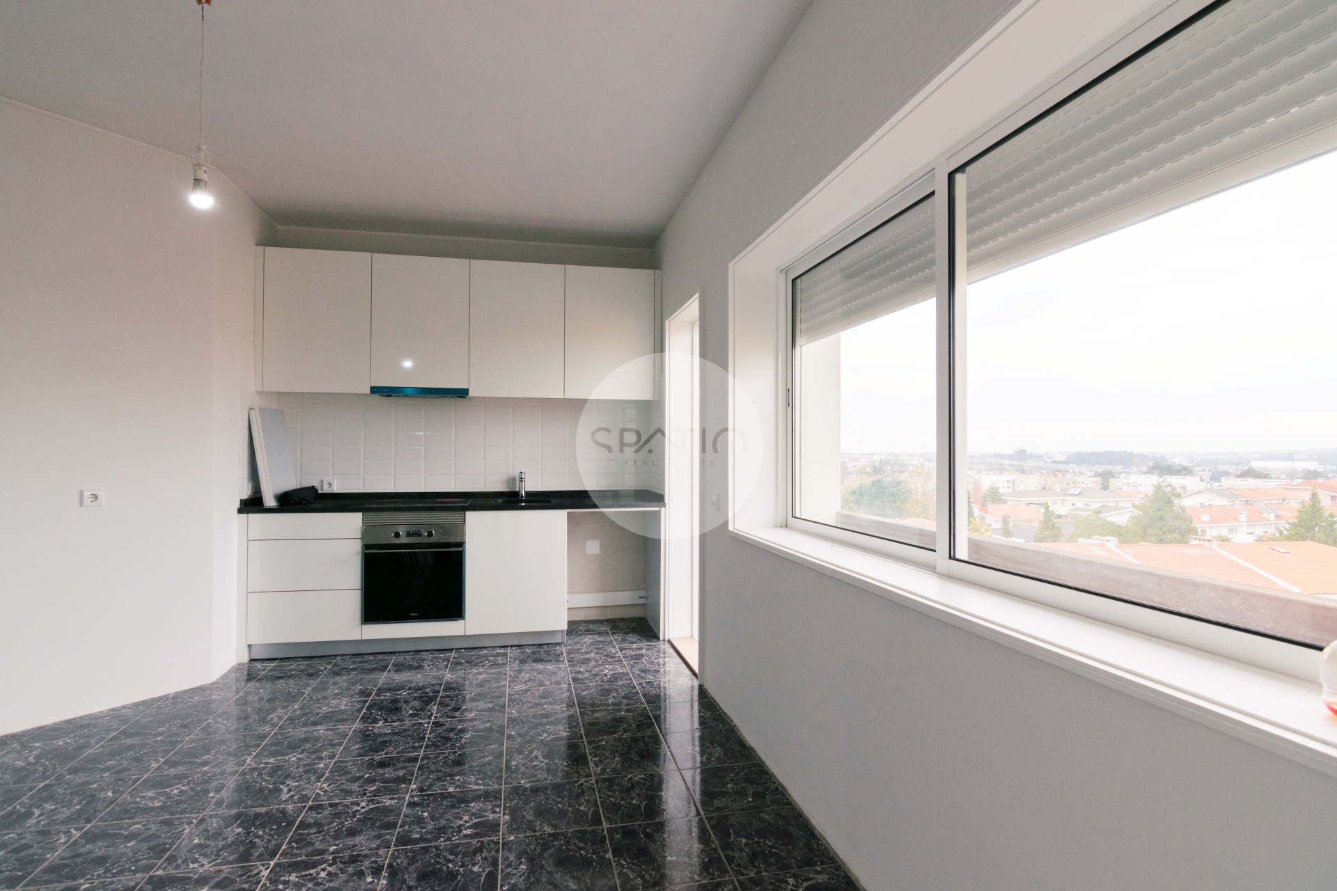 Apartamento T3 renovado com Box * São Mamede de Infesta