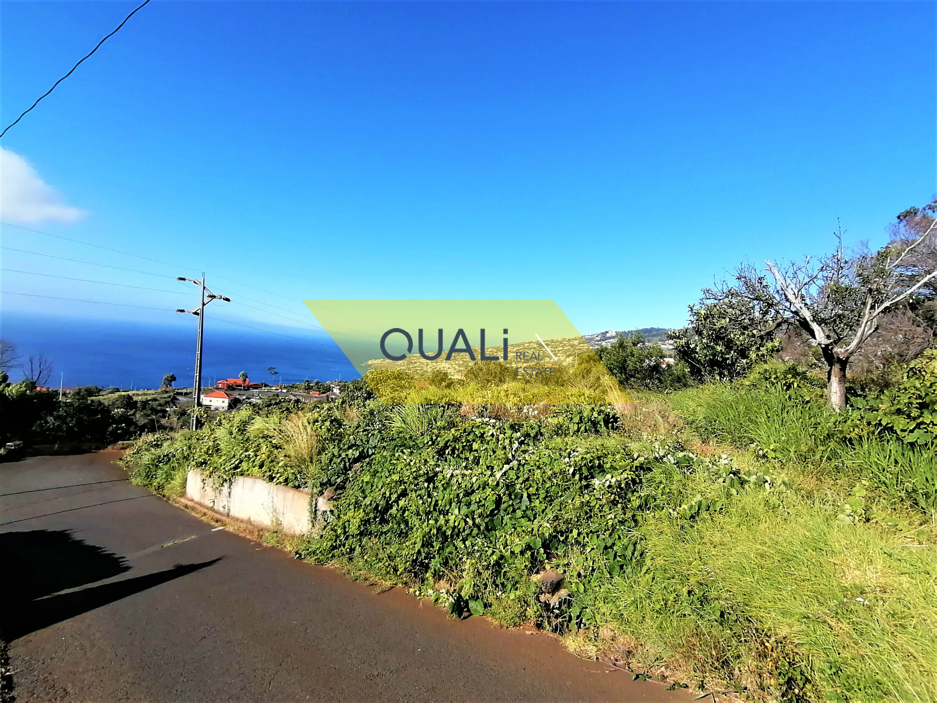 1270 m2 land by the road in Santa Cruz Municipality € 130.000,00