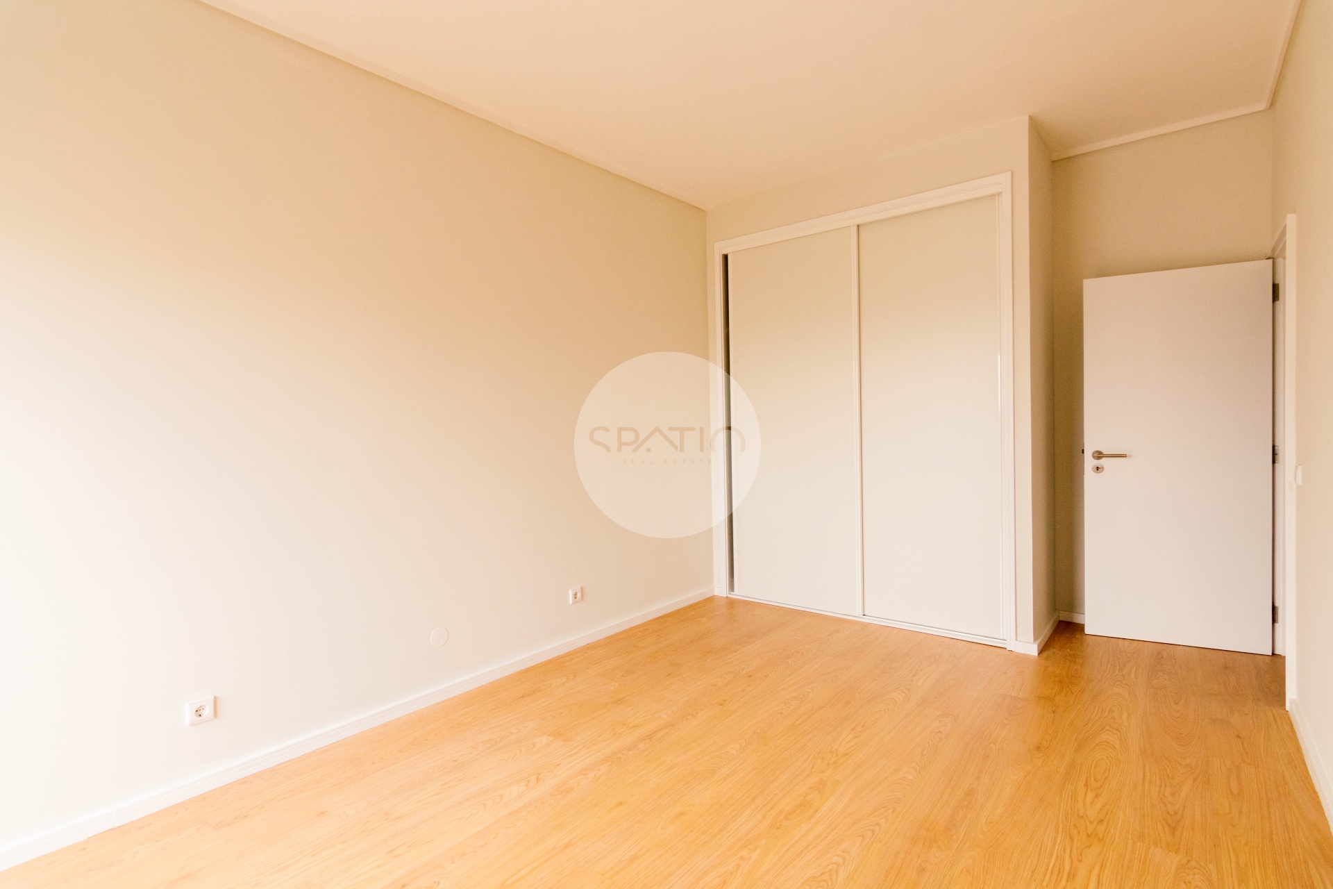 Apartamento T3 renovado com Box * São Mamede de Infesta