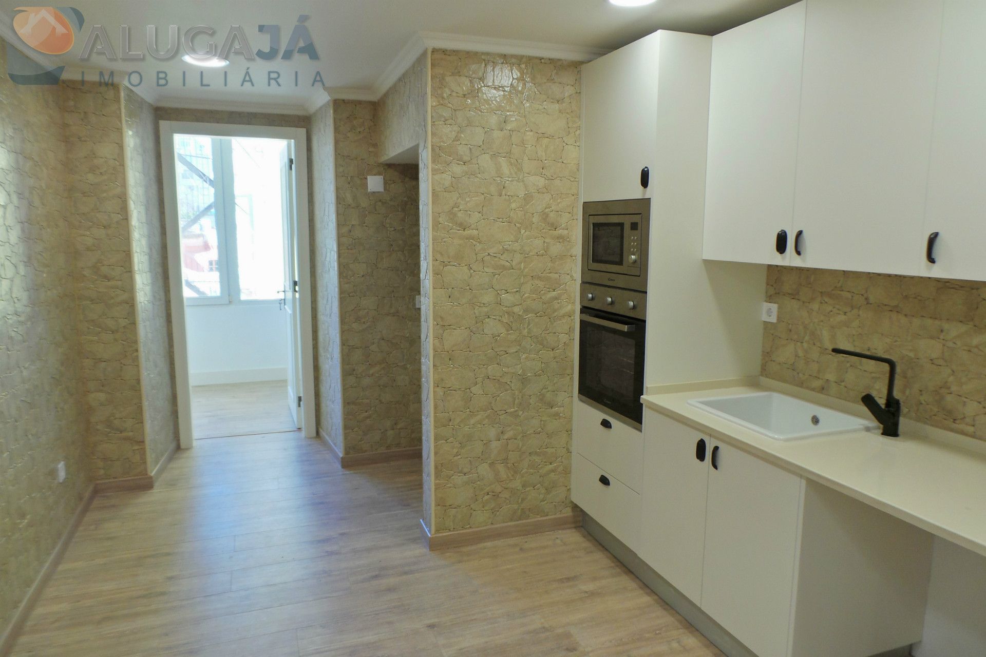 Excelente apartamento T4 em Lisboa na Rua Pascoal de Melo, junto à Portugália, totalmente remodelado