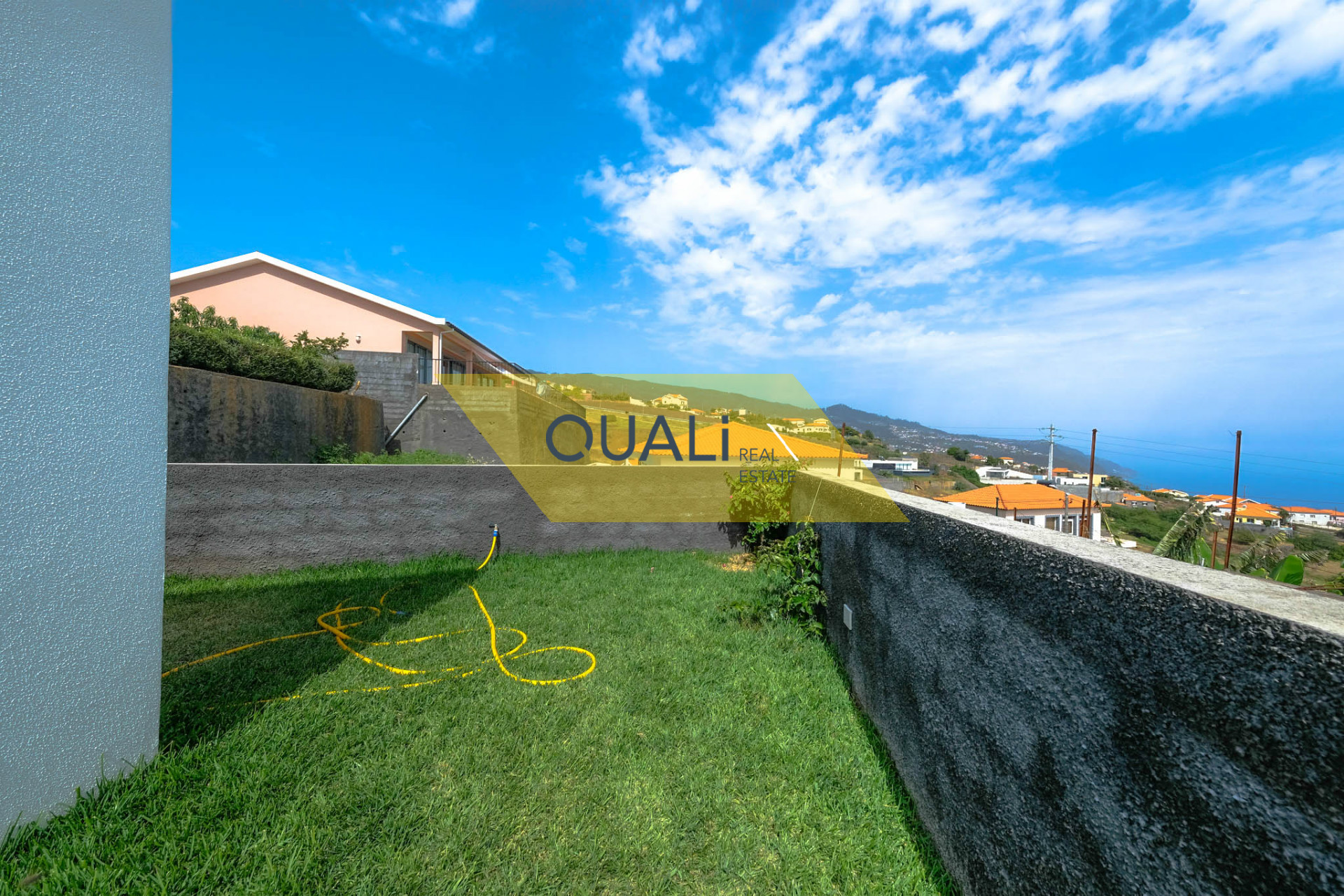 Detached house with pool in Calheta - Madeira Island - € 395.000,00