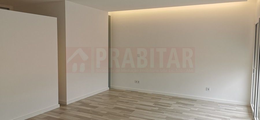 Apartamento T5 Novo em Santa Clara