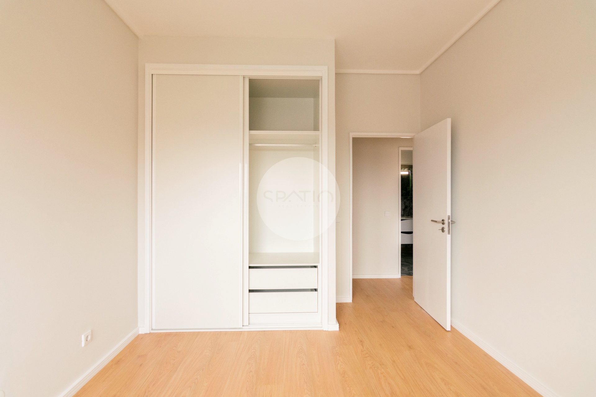 Apartamento T3 renovado com Box * São Mamede de Infesta