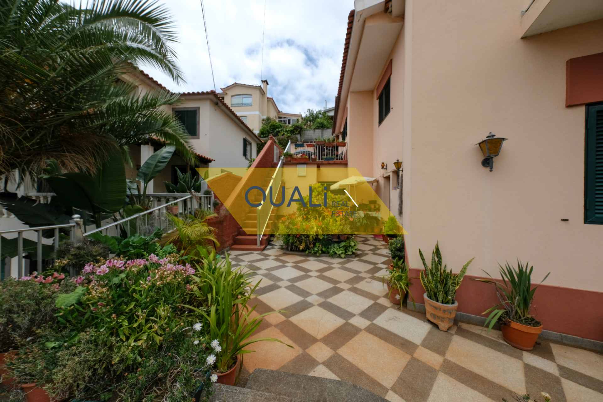  Fabulous 7 Bedroom Villa in Monte- Funchal - Madeira Island € 420.000,00