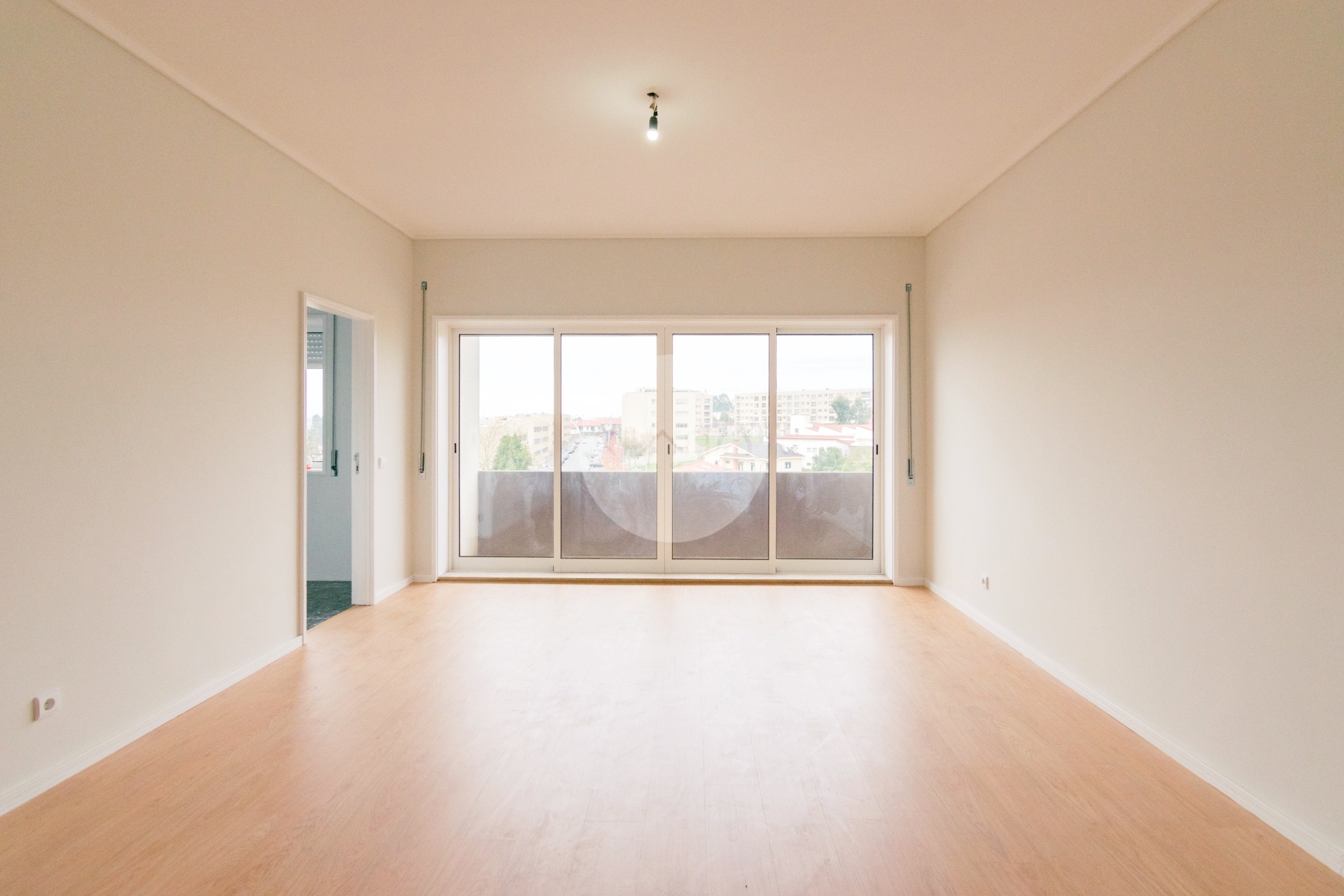 Apartamento T3 renovado com Box * São Mamede de Infesta