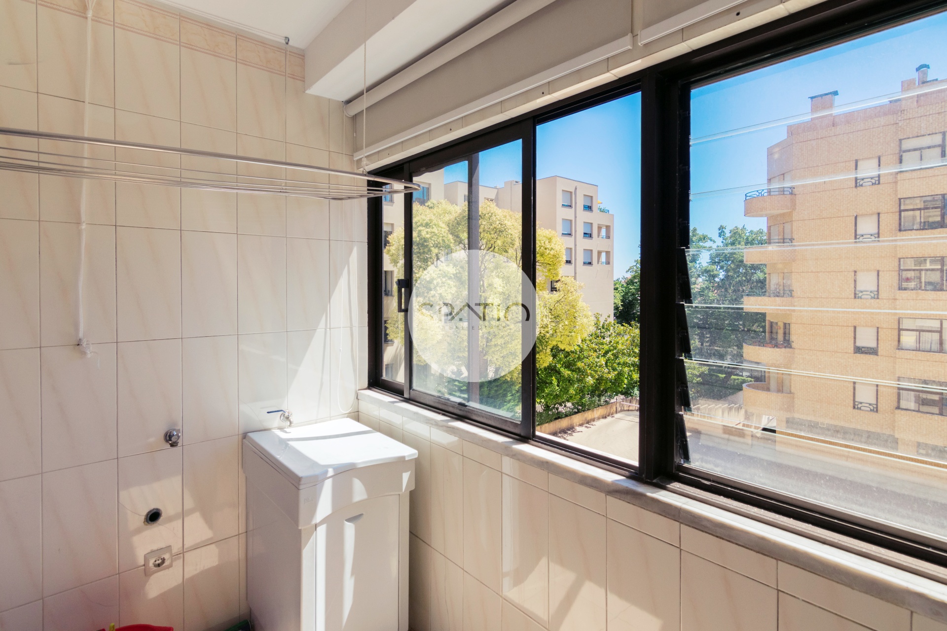 Apartamento T4 * Rua Oliveira Monteiro