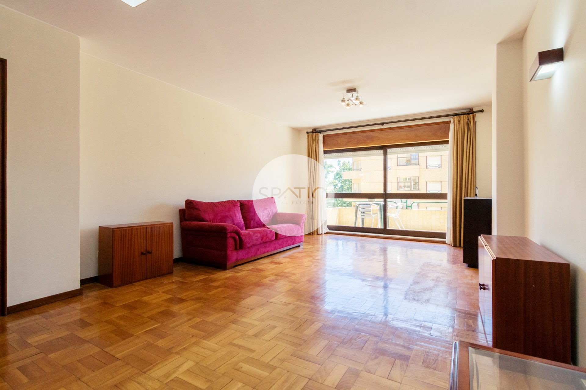 Apartamento T4 * Rua Oliveira Monteiro