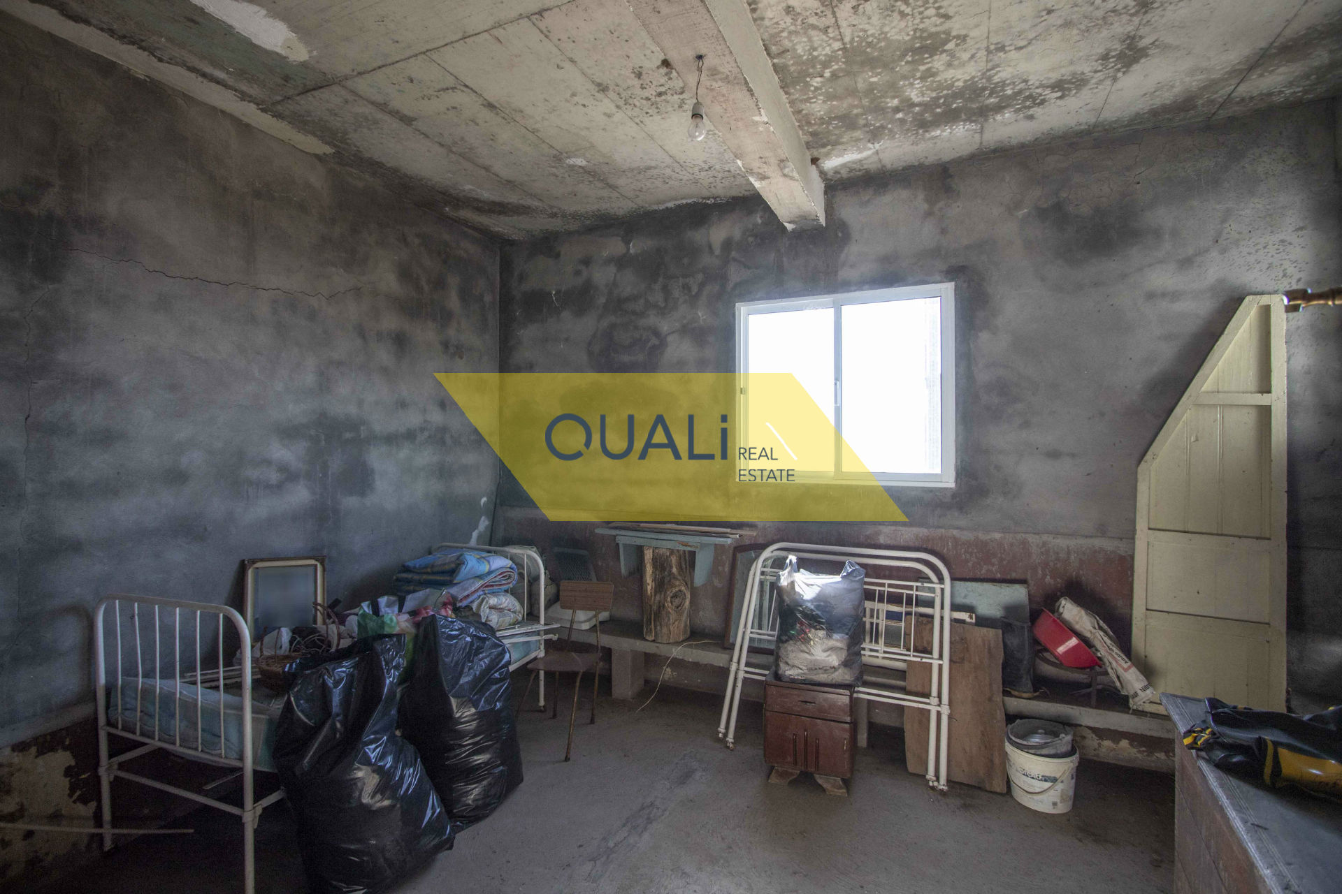 Prédio de três andares composto por dois t2 e um t3, Ribeira Brava - Vista Mar €80.000,00