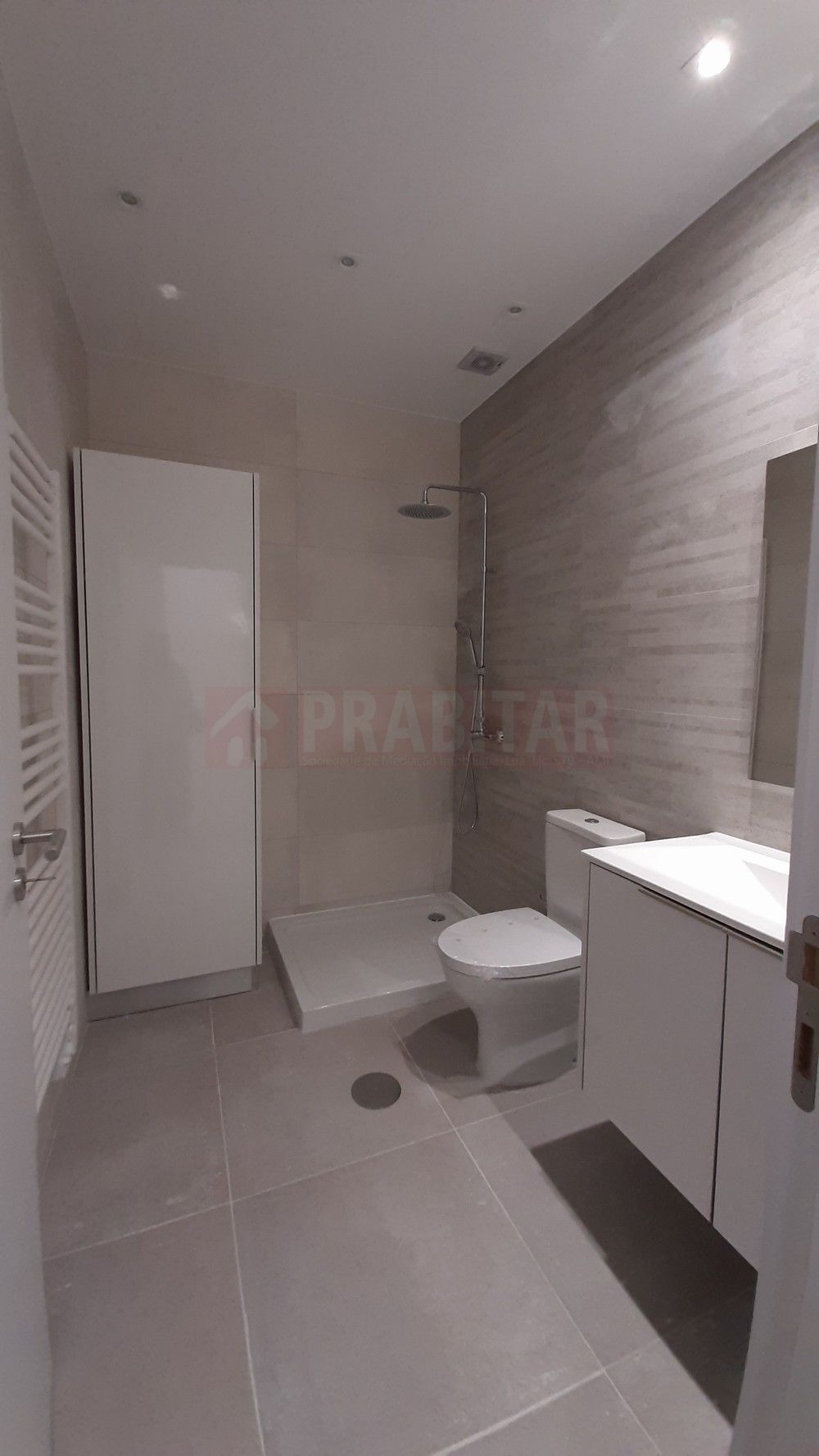 Apartamento T1+1 À Praça da República