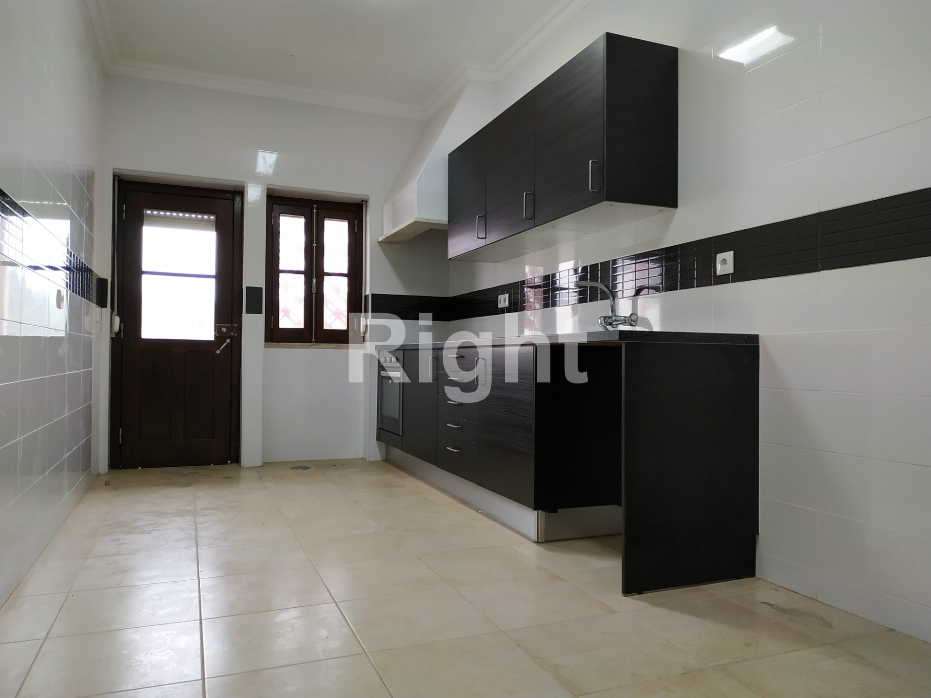 2 Moradias Bifamiliares novas com Loja à venda em Palmela!