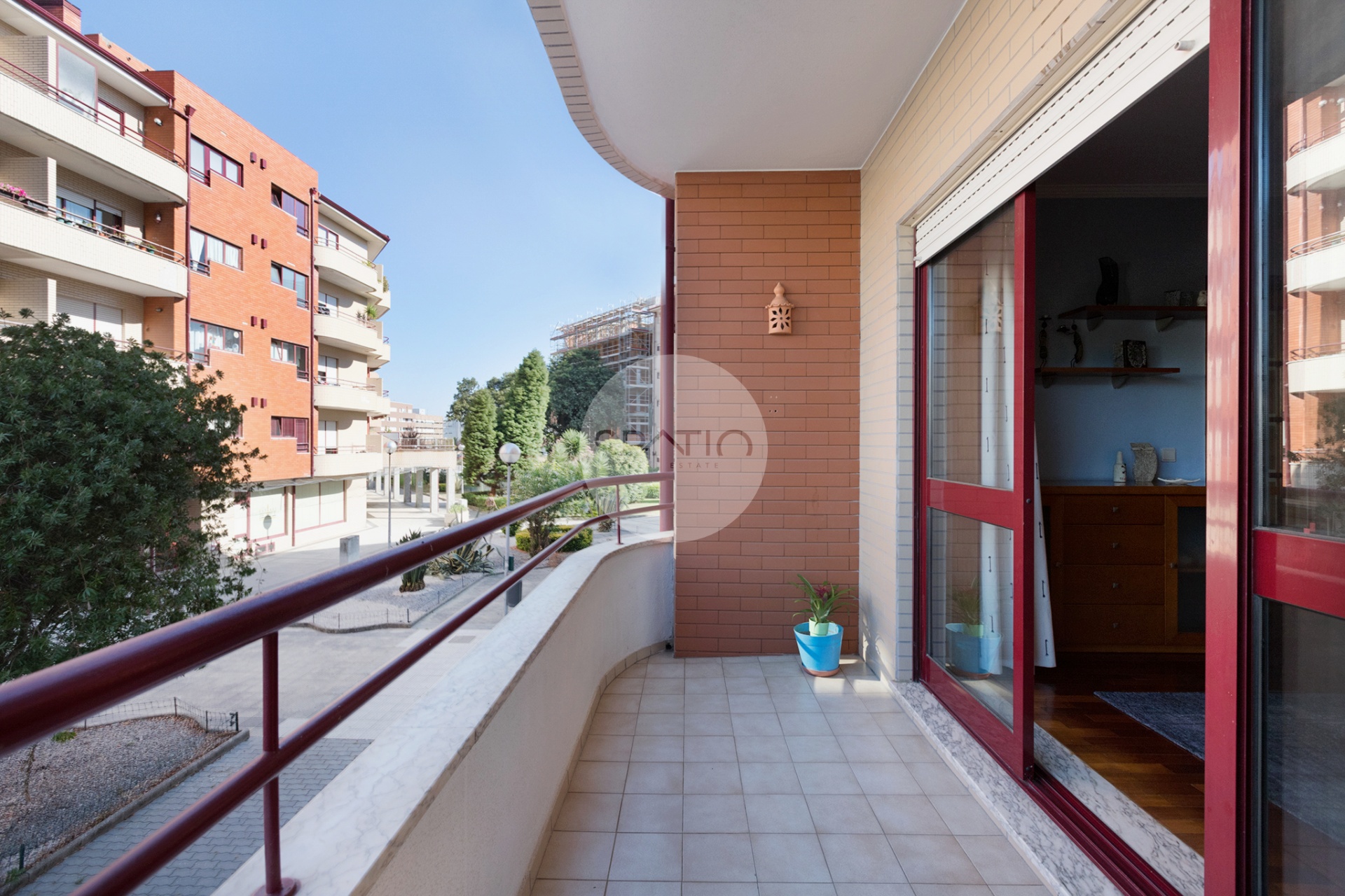 Apartamento T2 com garagem * Caulinos