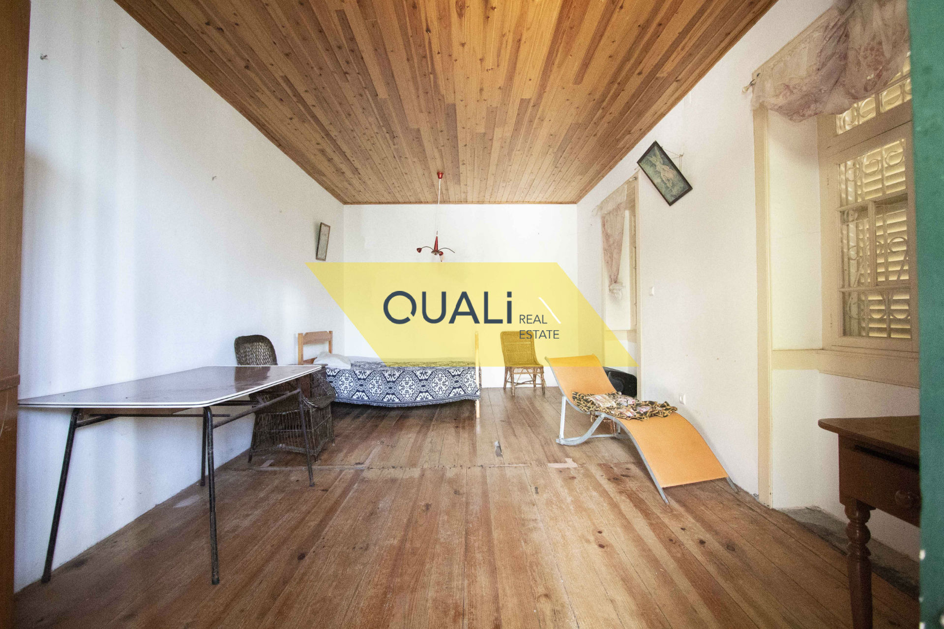 Prédio de três andares composto por dois t2 e um t3, Ribeira Brava - Vista Mar €80.000,00