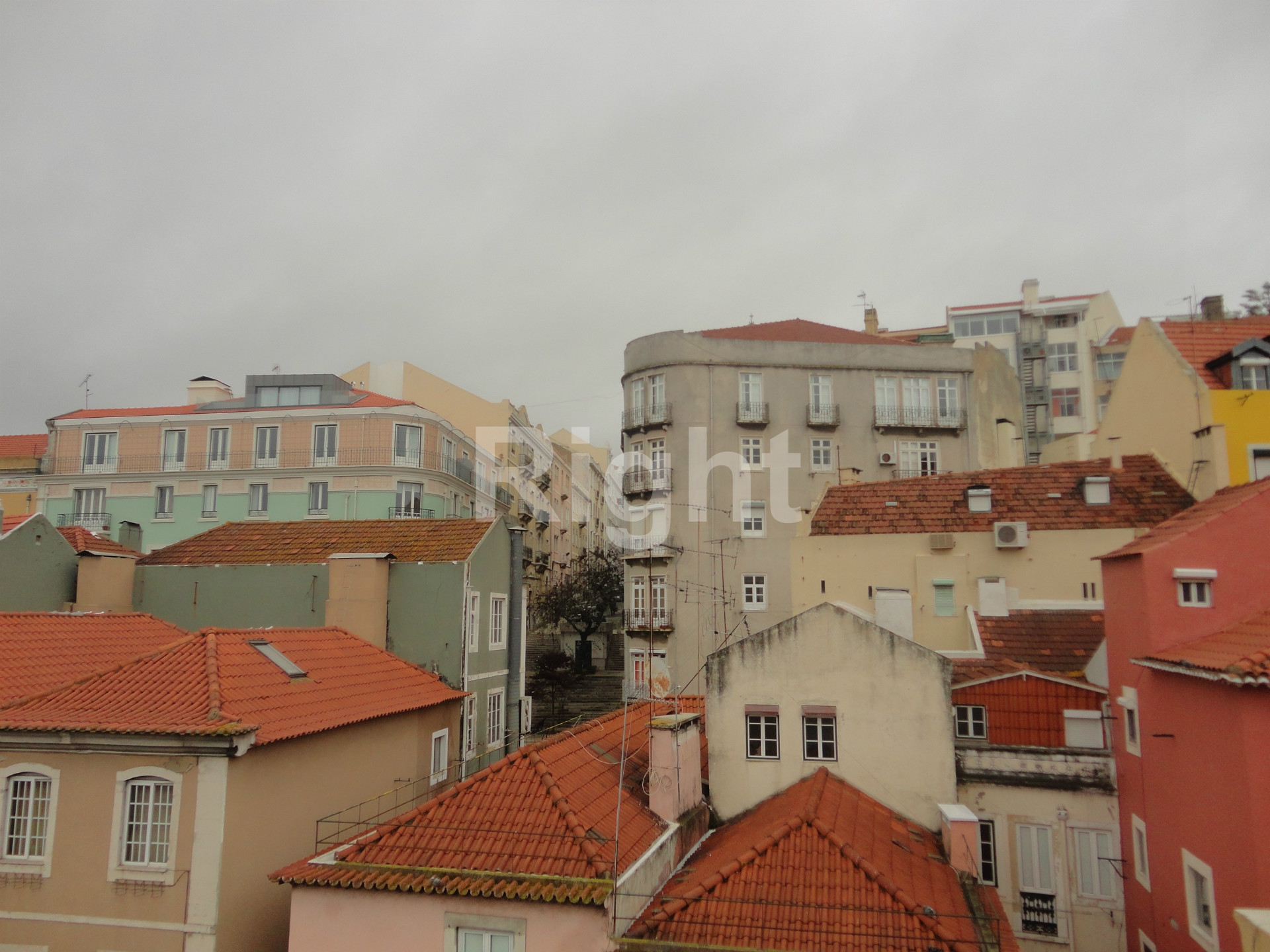 Prédio devoluto com projecto de arquitectura aprovado na Estrela