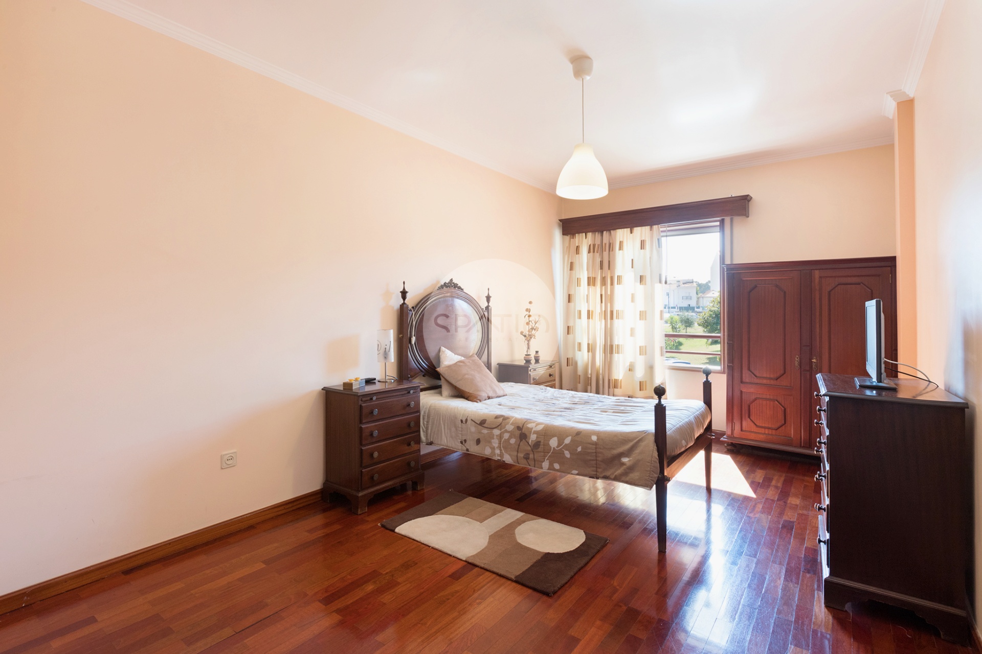 Apartamento T2 com garagem * Caulinos