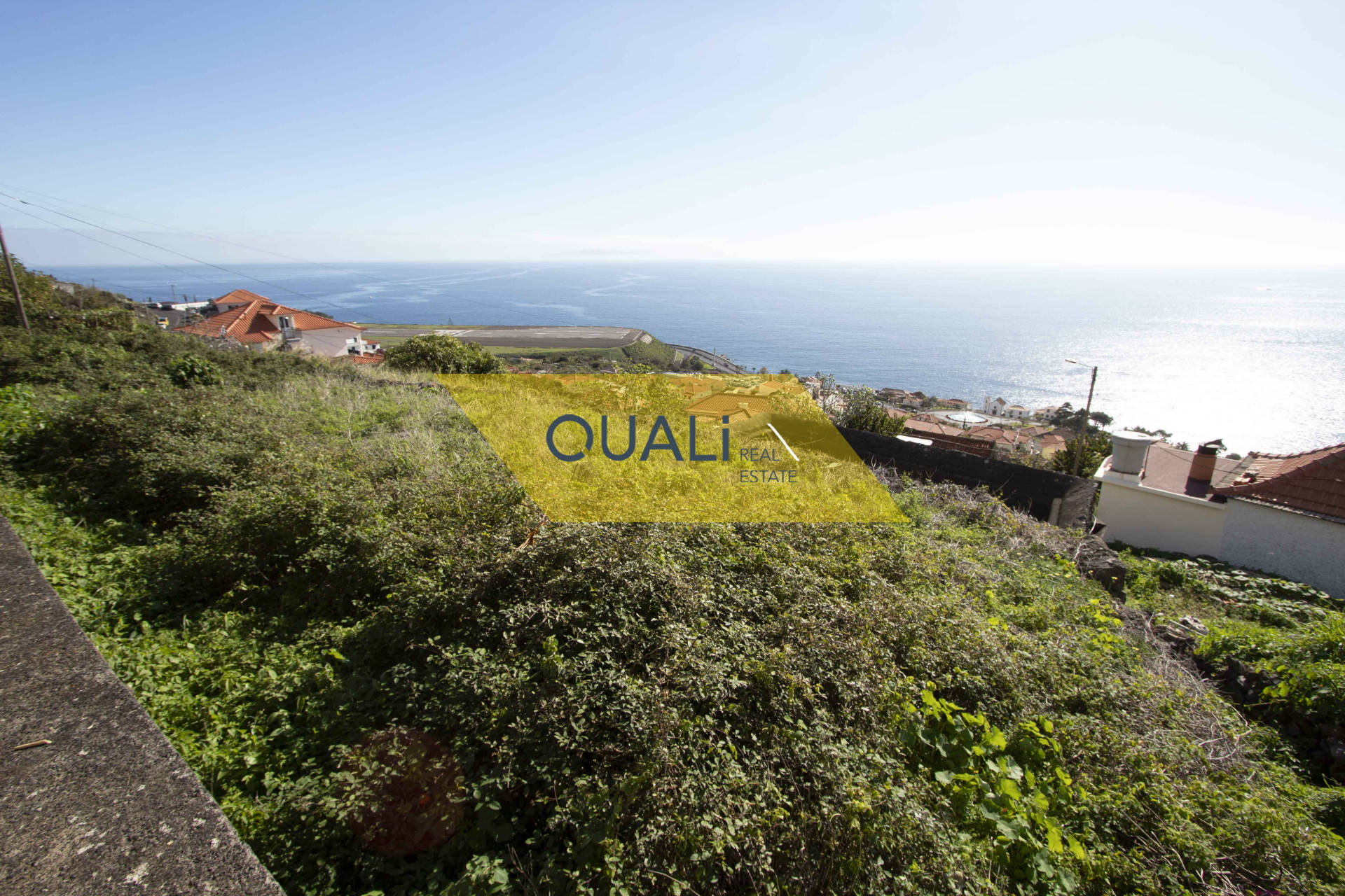 Terreno de 1910m2 com uma casa  em Santa Cruz - Ilha da Madeira - €150.000,00