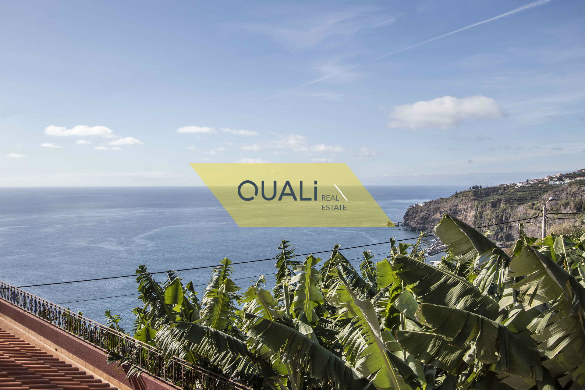 Prédio de três andares composto por dois t2 e um t3, Ribeira Brava - Vista Mar €80.000,00