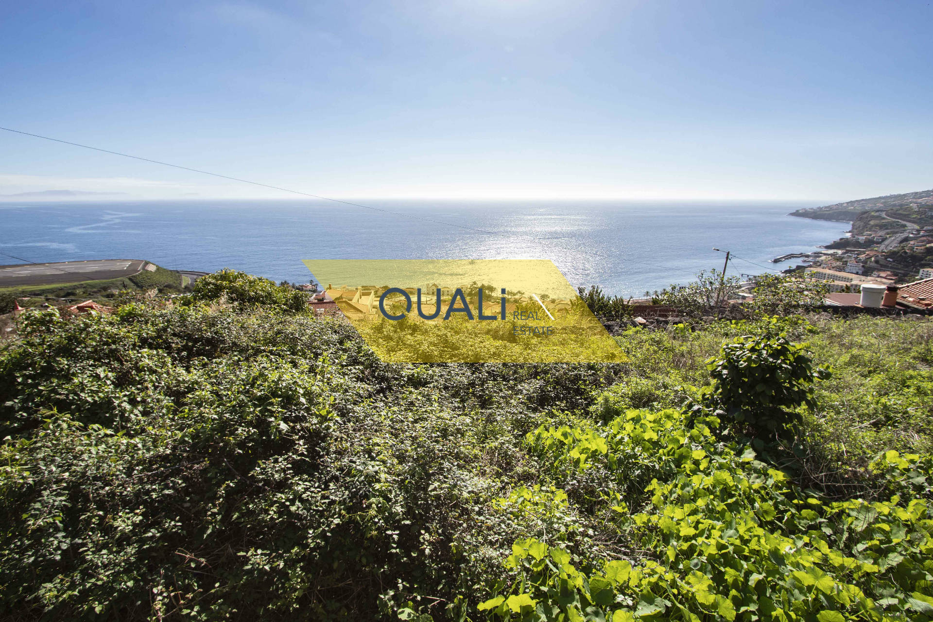 Terreno de 1910m2 com uma casa  em Santa Cruz - Ilha da Madeira - €150.000,00