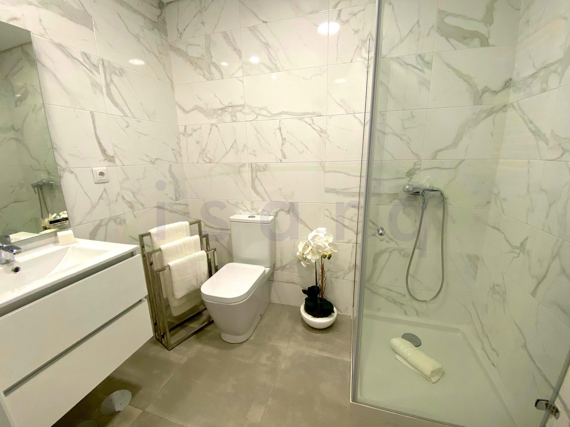 Appartement T2, Nouveau, avec terrace à 15min du Campus Universitaire de S João;