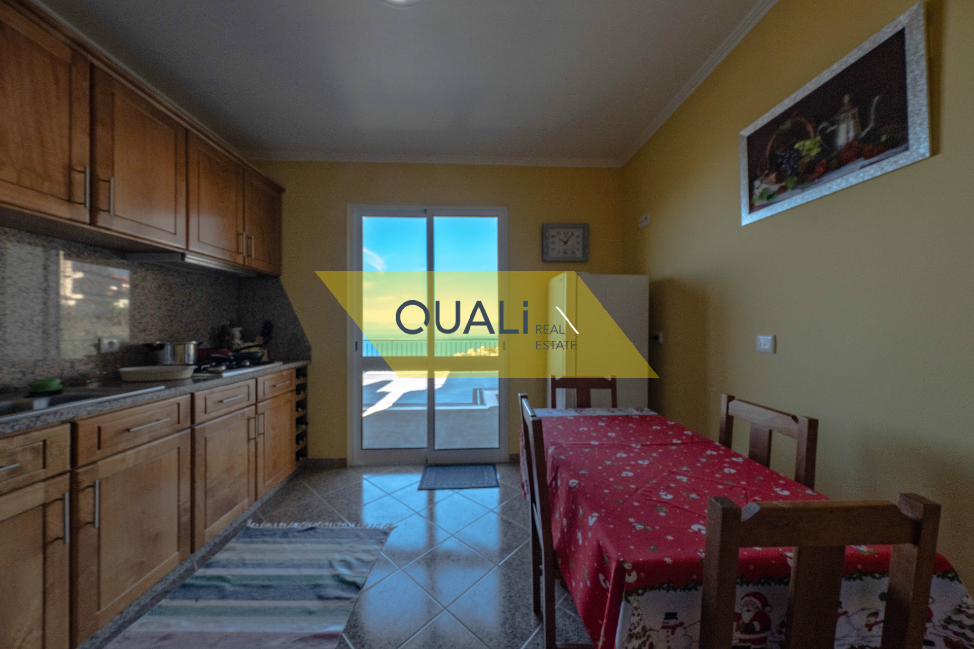 Moradia v3 com vista mar em Ribeira Brava - € 220.000,00