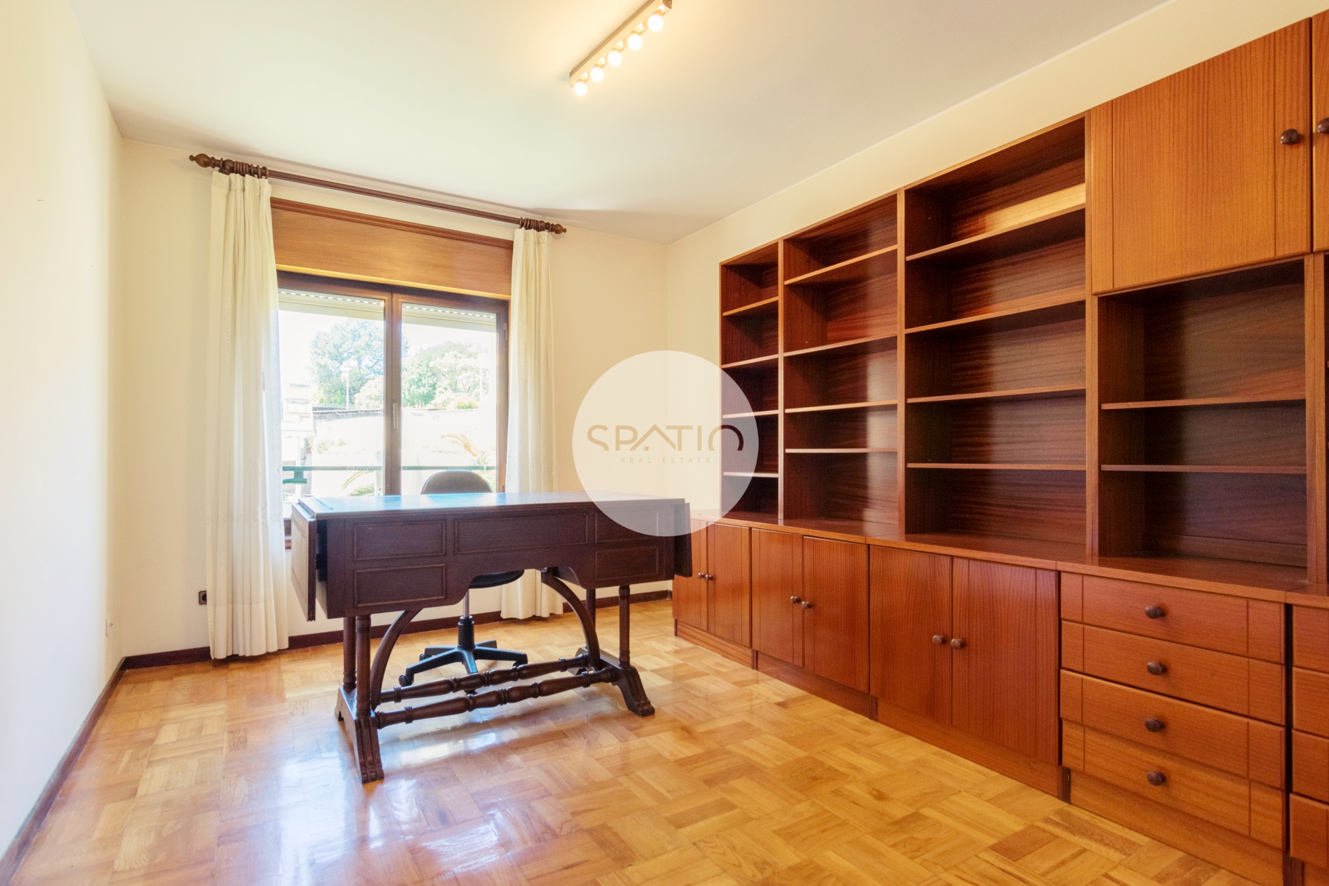 Apartamento T4 * Rua Oliveira Monteiro