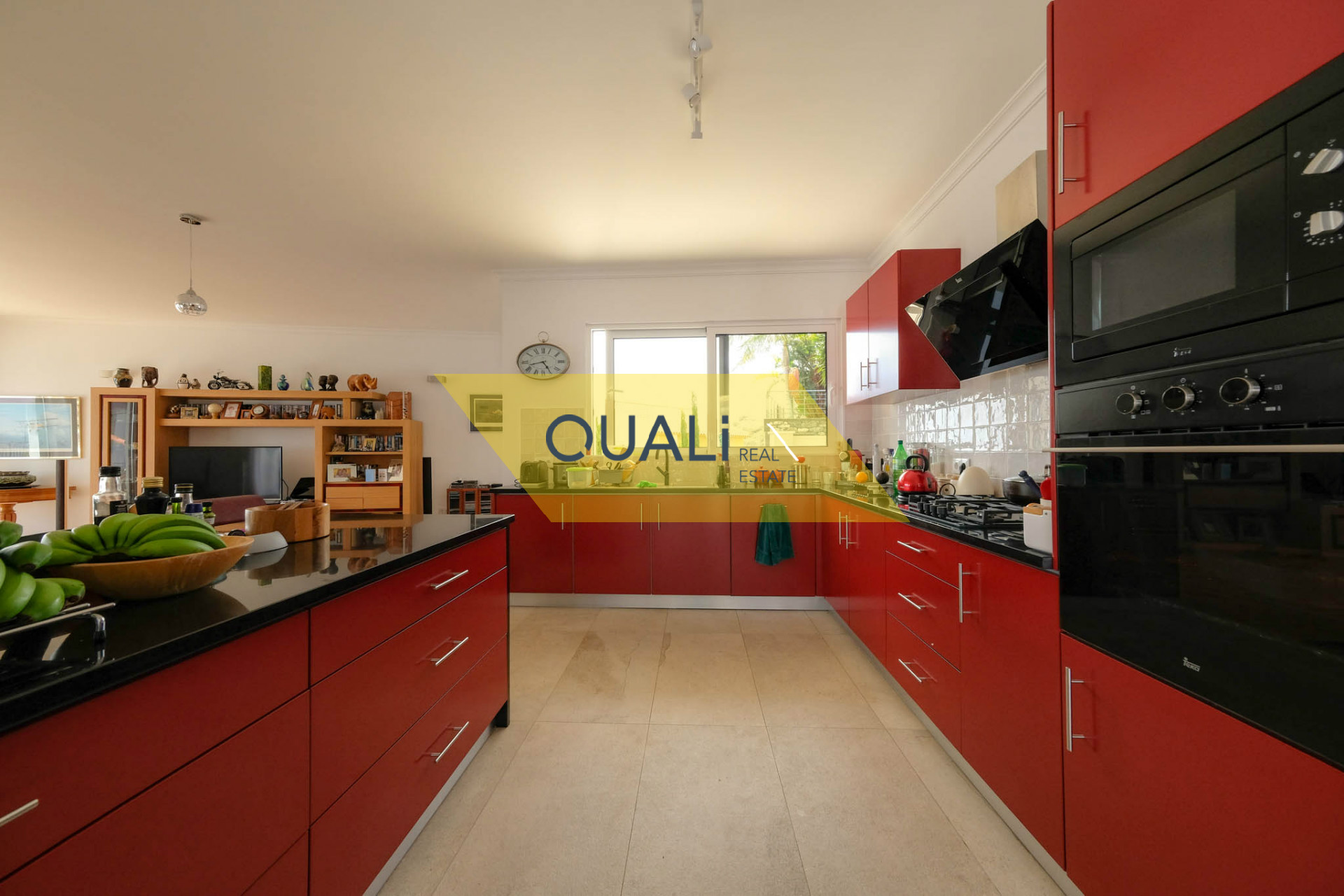 Detached house with pool in Calheta - Madeira Island - € 395.000,00