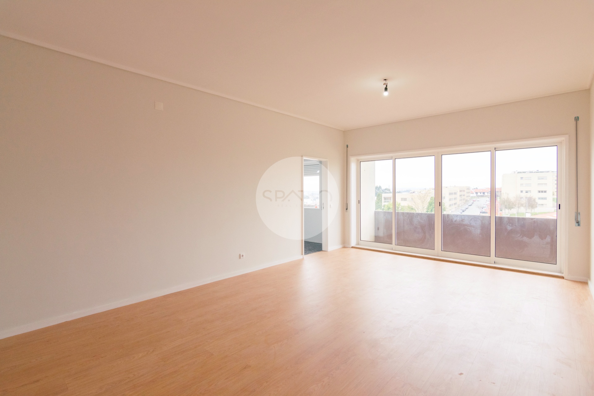 Apartamento T3 renovado com Box * São Mamede de Infesta