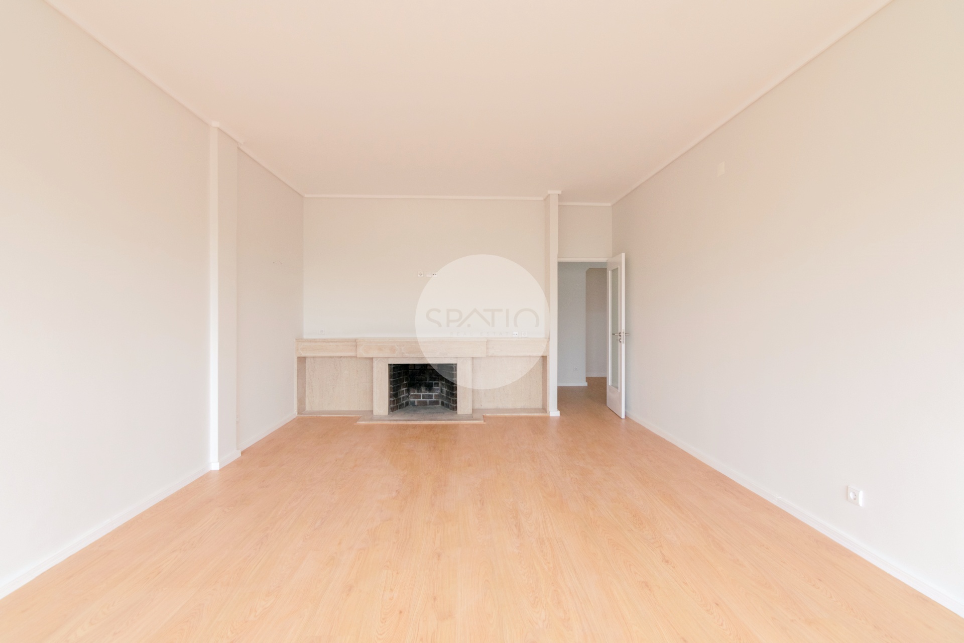 Apartamento T3 renovado com Box * São Mamede de Infesta