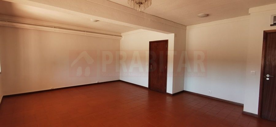 Moradia Geminada T4+1