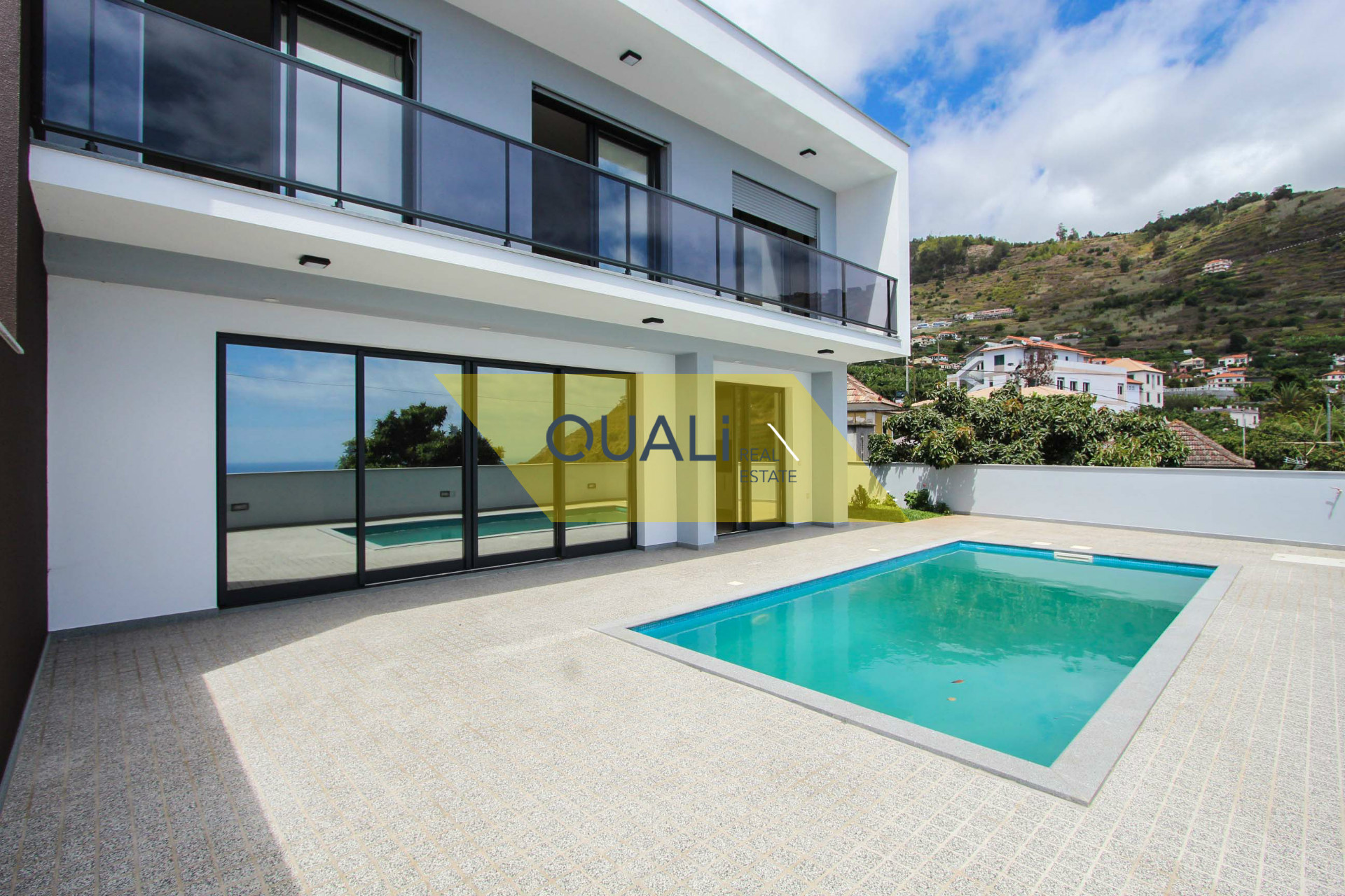 Moradia nova,estilo contemporâneo,valor €380.000,00