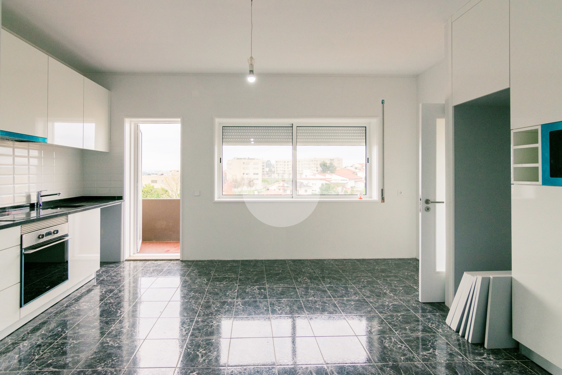 Apartamento T3 renovado com Box * São Mamede de Infesta