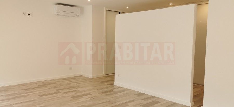 Apartamento T5 Novo em Santa Clara