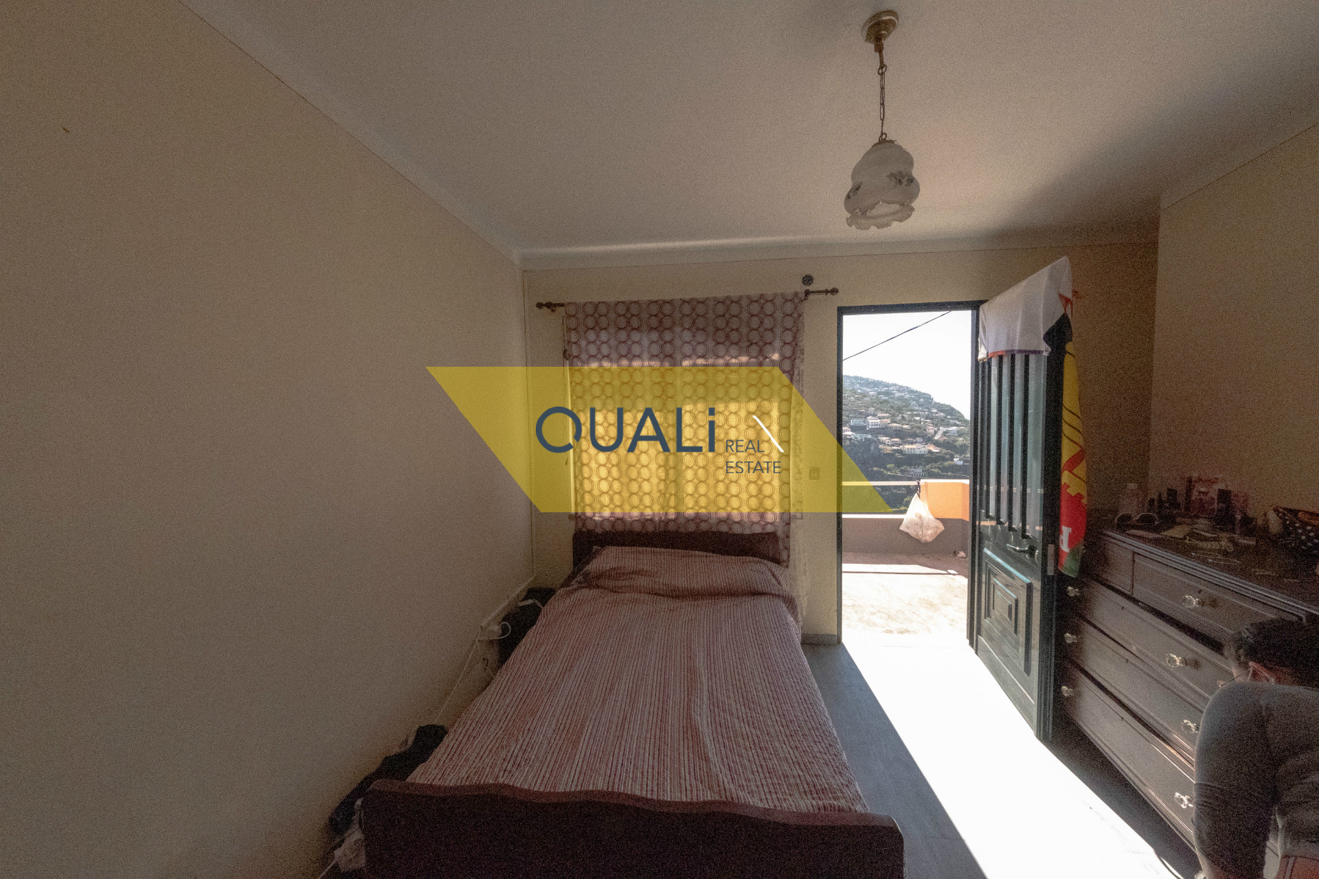 Villa de 2 dormitorios con vistas al mar lista para vivir Ribeira Brava € 98.000