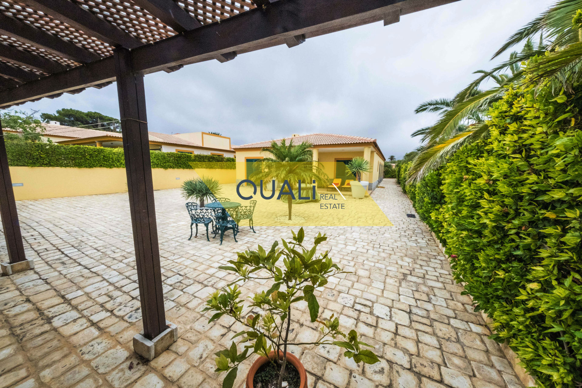 Casa independiente 4 dormitorios- En venta, insertada en Quinta Salgado-Porto Santo - € 780,000.00