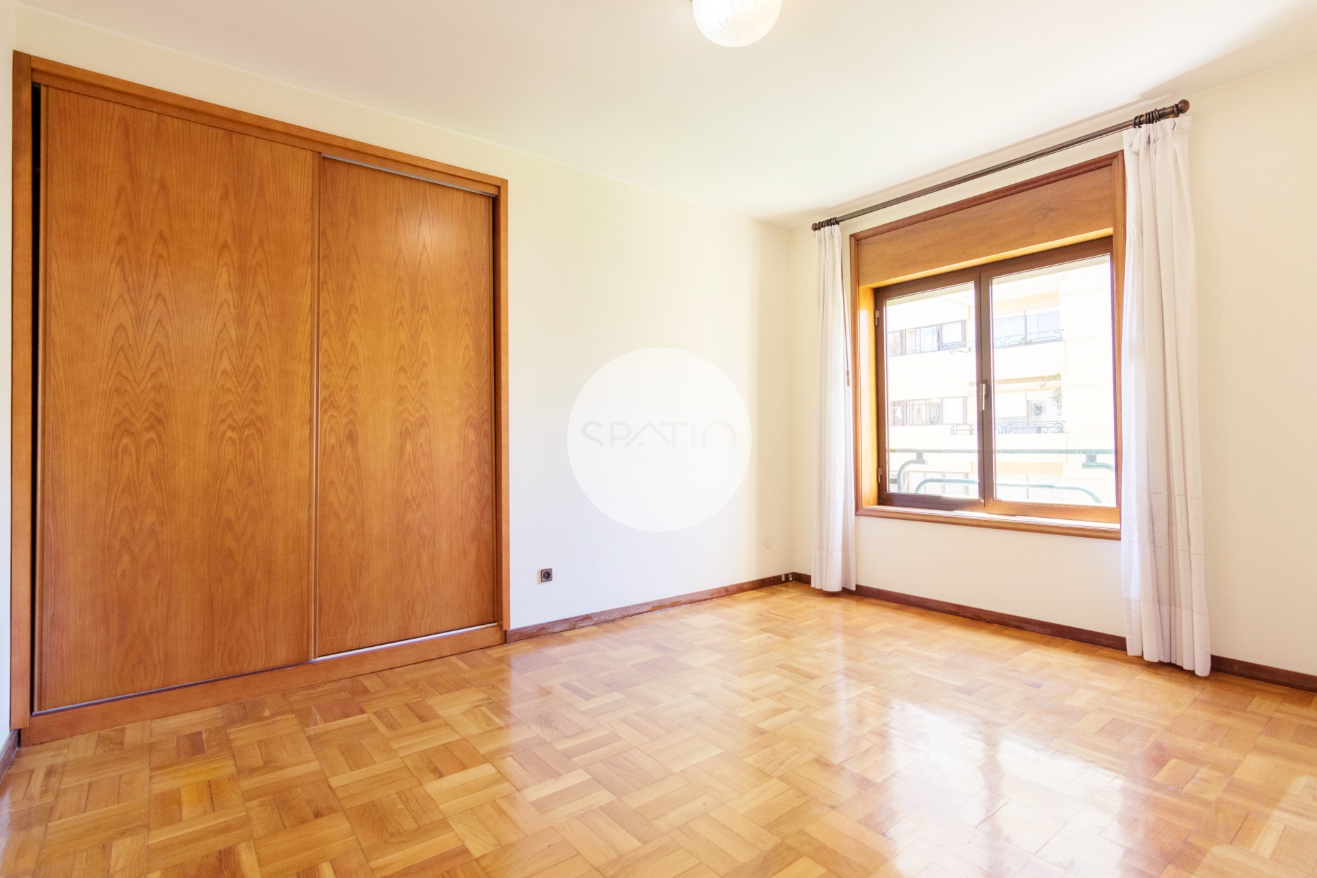 Apartamento T4 * Rua Oliveira Monteiro