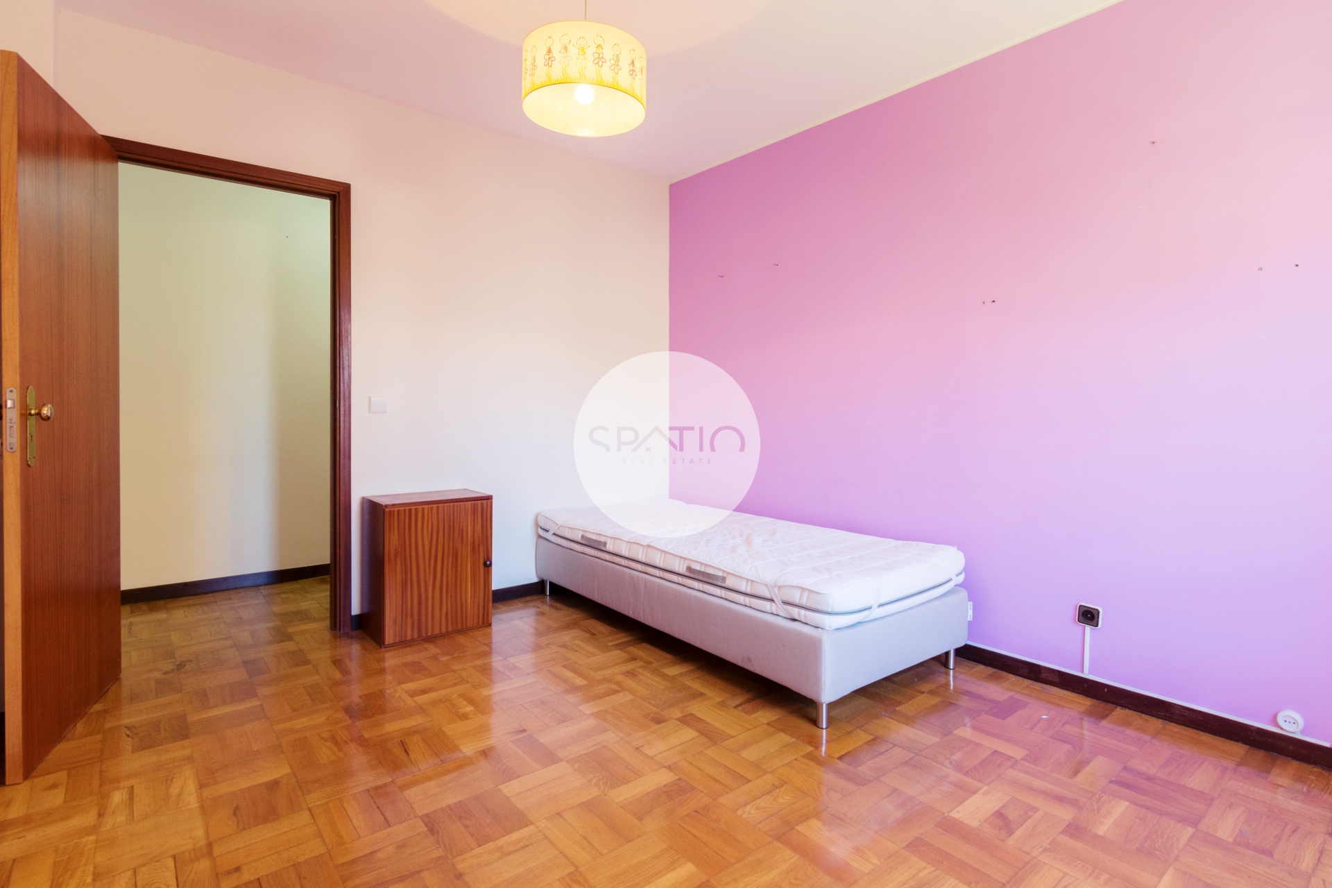 Apartamento T4 * Rua Oliveira Monteiro