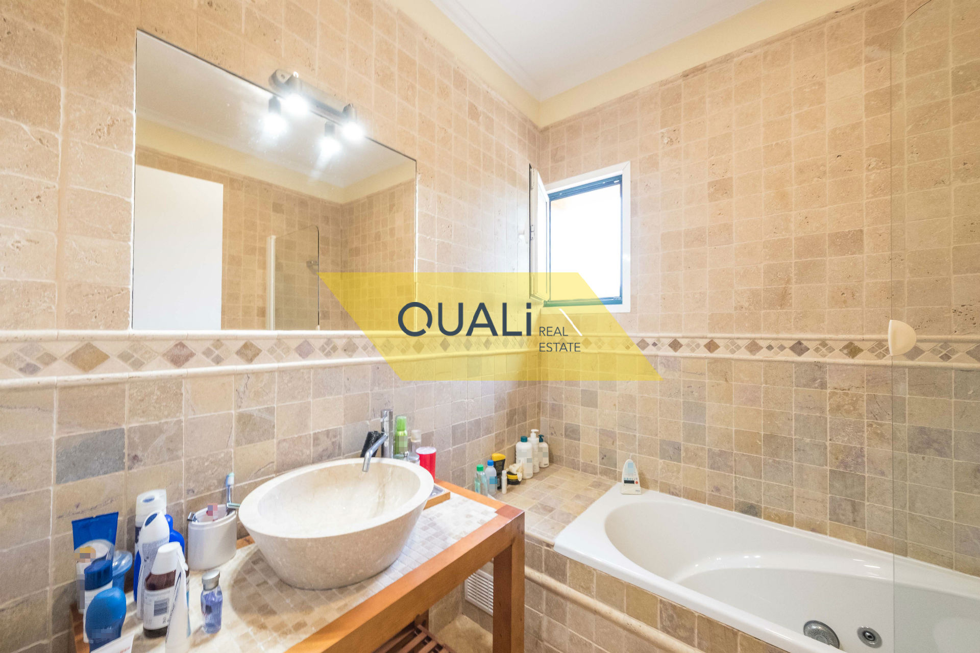 Casa independiente 4 dormitorios- En venta, insertada en Quinta Salgado-Porto Santo - € 780,000.00