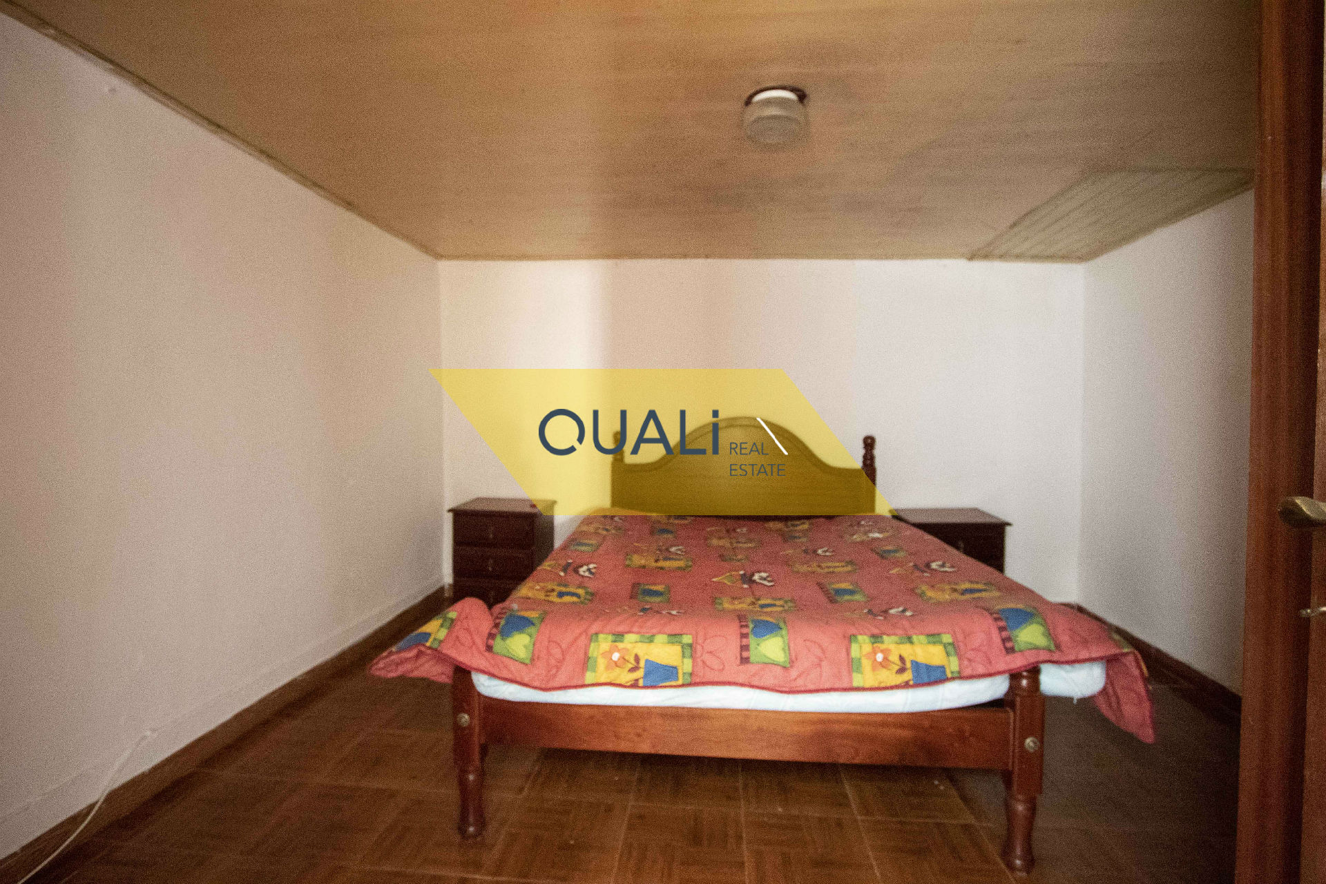 Prédio de três andares composto por dois t2 e um t3, Ribeira Brava - Vista Mar €80.000,00